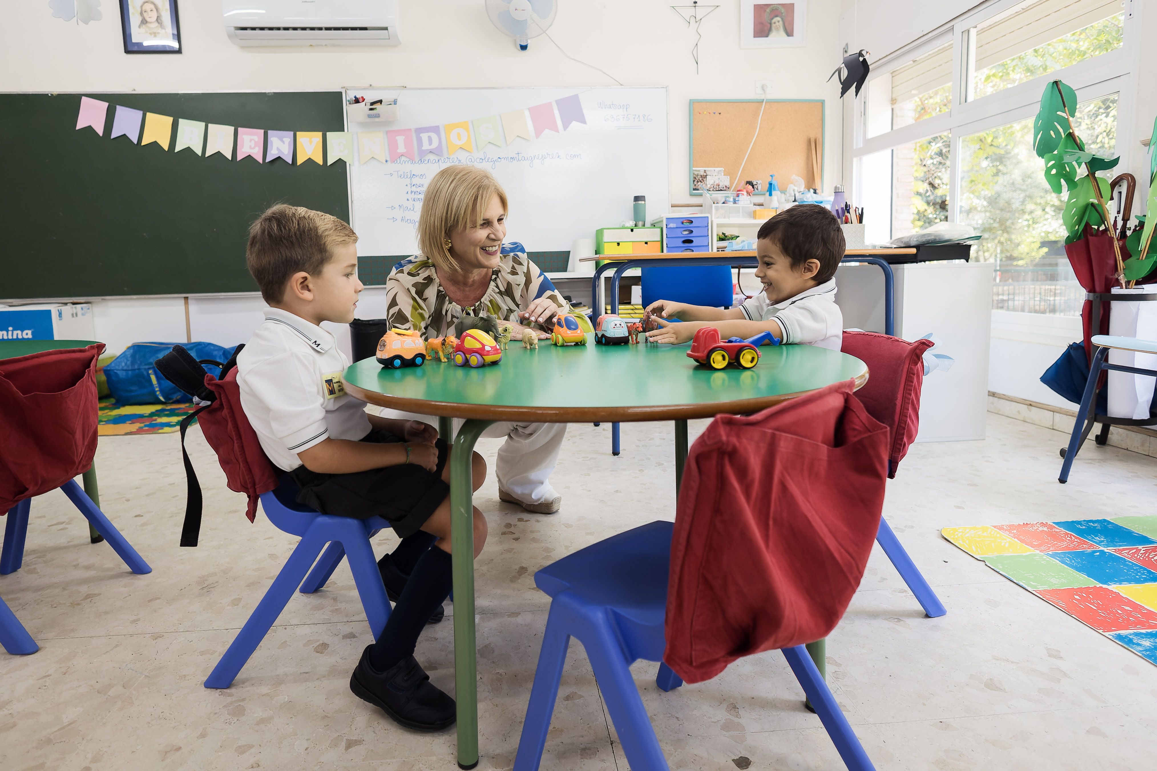 La alcaldesa de Jerez, con dos menores en el pasado inicio del curso escolar en Jerez.