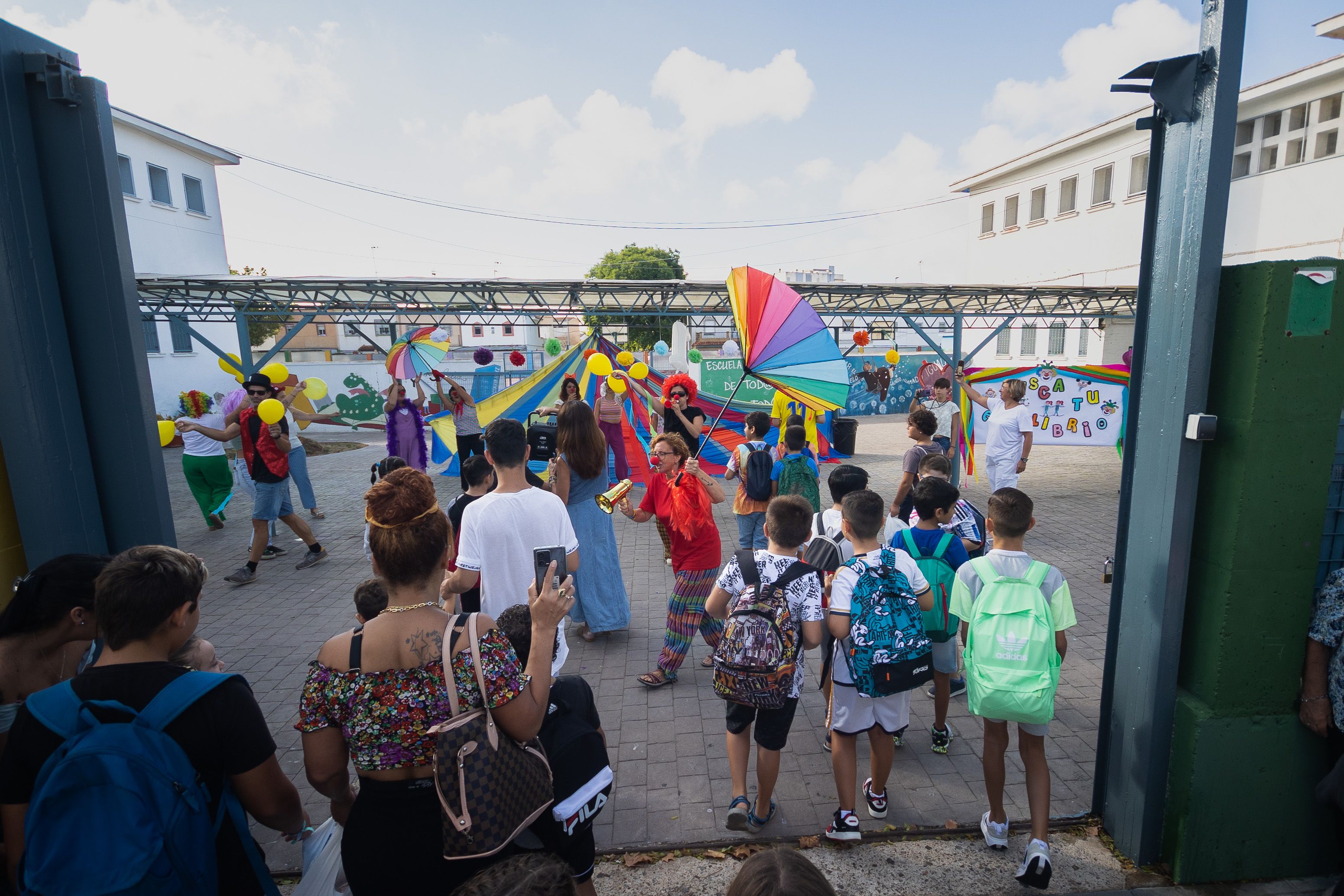 El inicio del curso 'de circo' en el CEIP Federico Mayo.