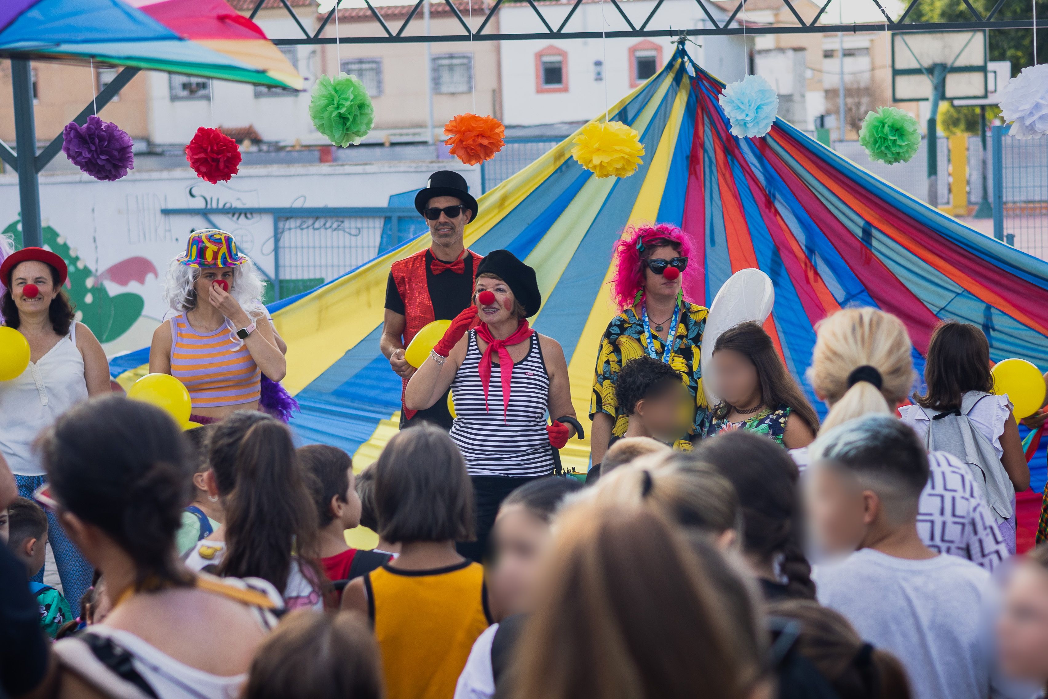 El inicio del curso 'de circo' en el CEIP Federico Mayo.