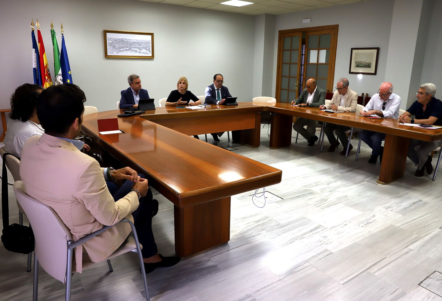 Reunión de la alcaldesa con miembros de la Plataforma.