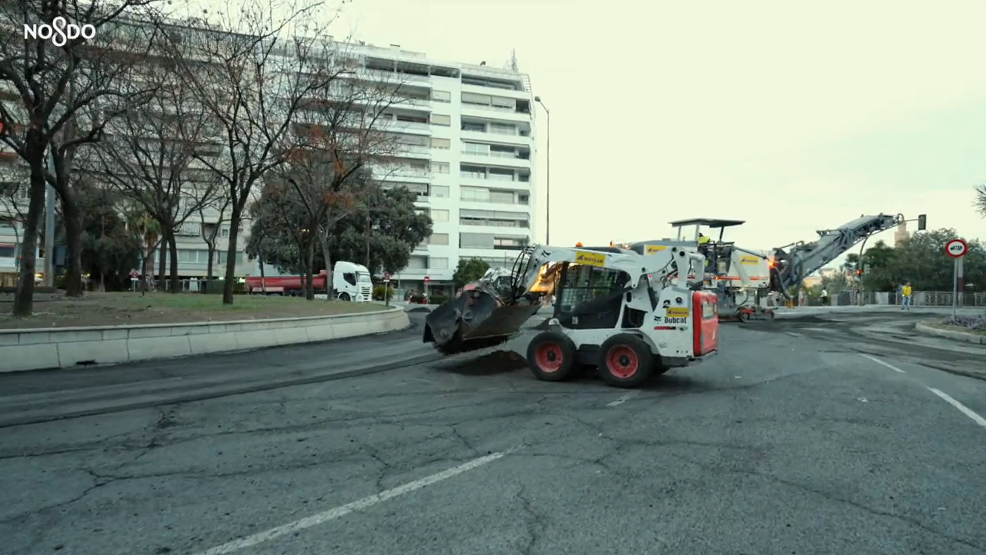 Asfaltado de Plaza de Cuba, en Sevilla.