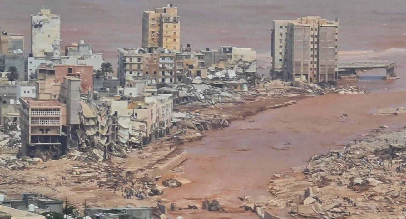 Estado catastrófico de la ciudad de Derna tras el paso del ciclón Daniel por Libia.   FOTO: @WxNB_