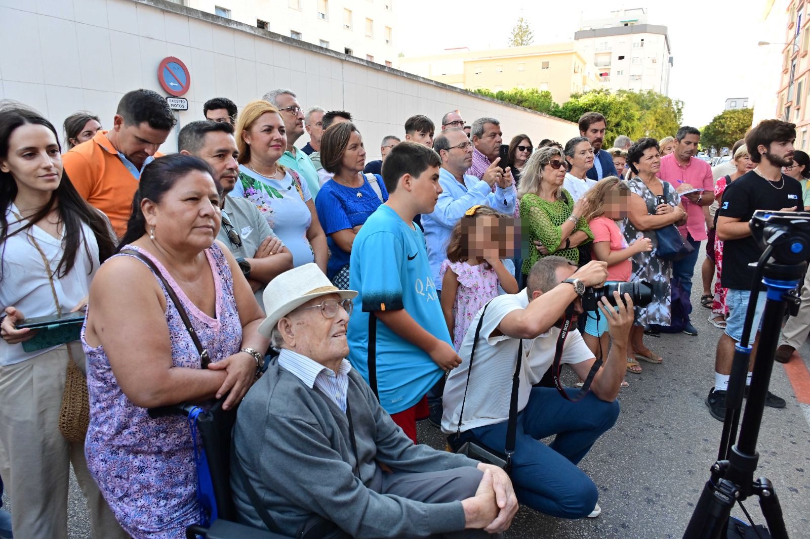 Gran asistencia de público al homenaje a la matrona.