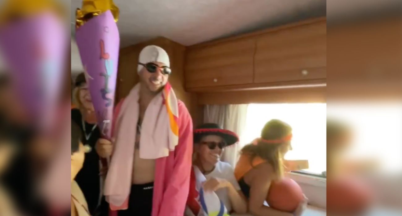 La original 'vuelta al cole' de unos maestros a un colegio de Jerez.