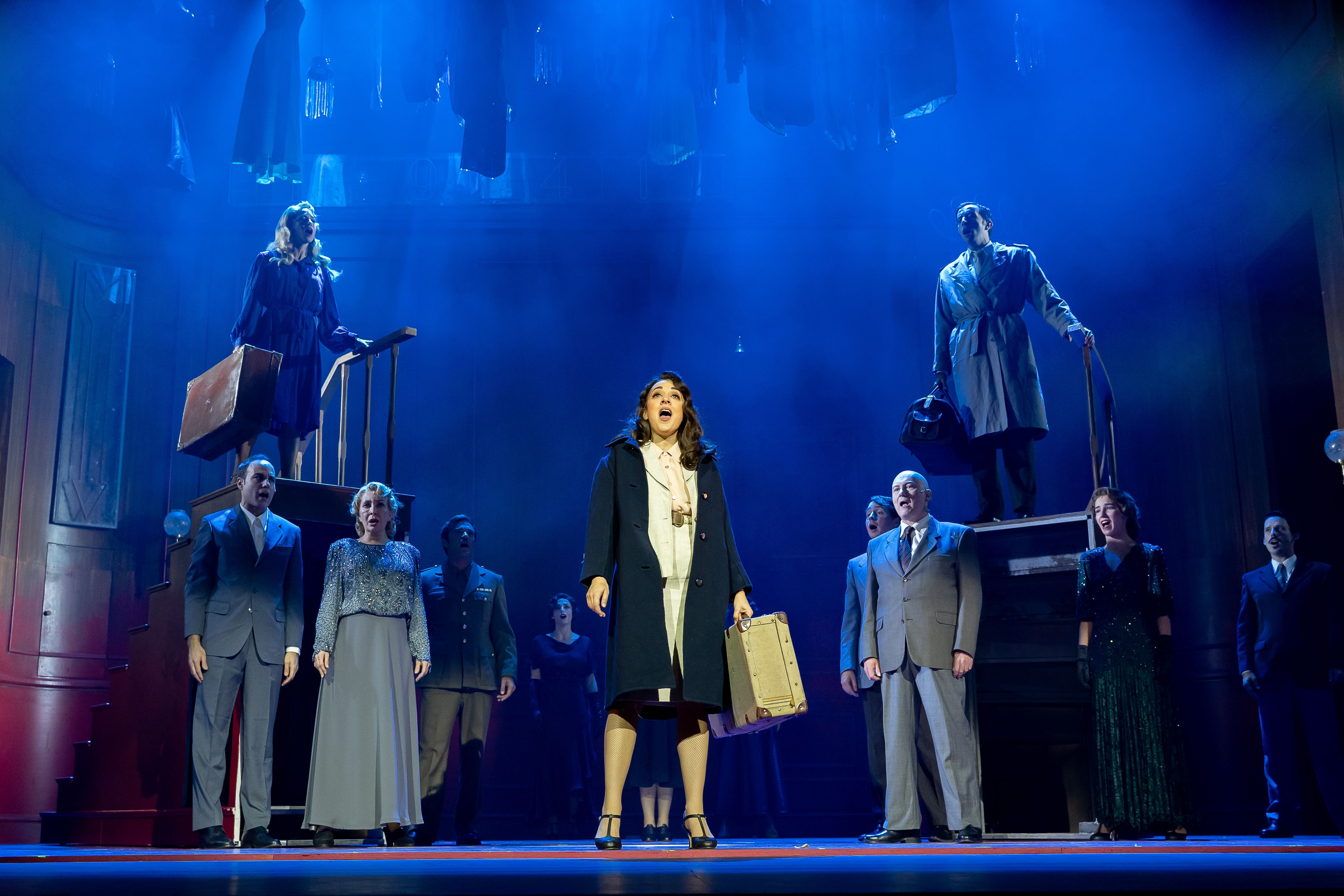 Un momento de la representación del musical 'El Tiempo entre costuras'.