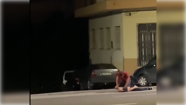 Brutal paliza a un hombre en una fiesta de pueblo tras ser pillado realizando tocamientos a menores. SOCIAL DRIVE