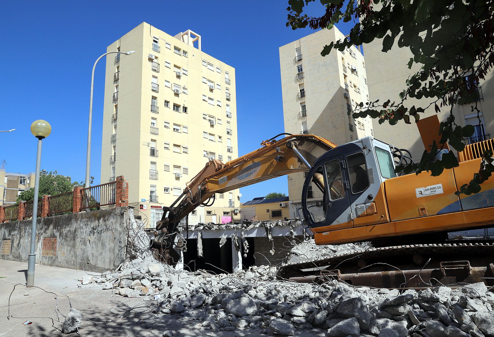 El derribo de la plaza Venus, este miércoles.