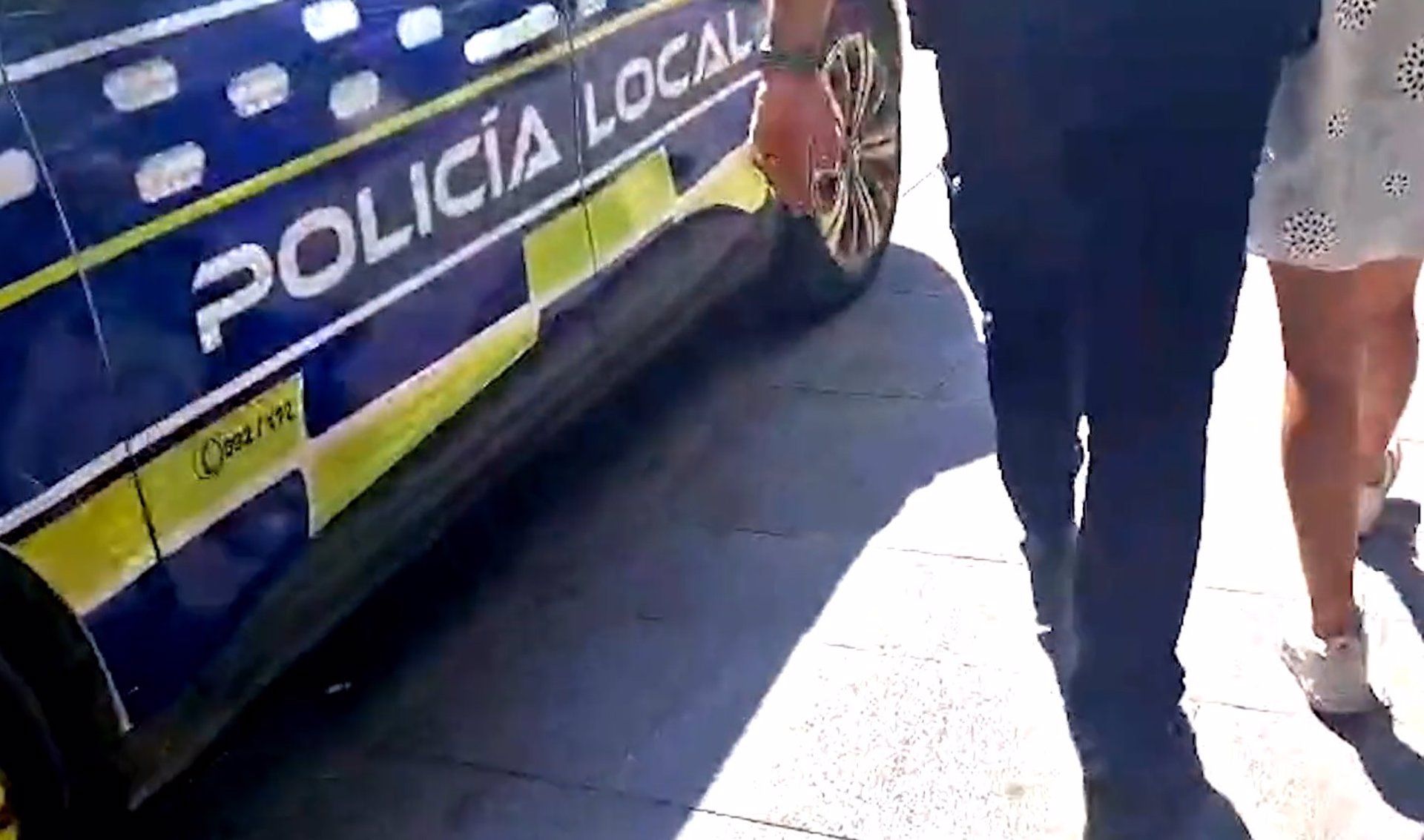 La Policía Local en el momento de la detención a los carteristas de Sevilla.