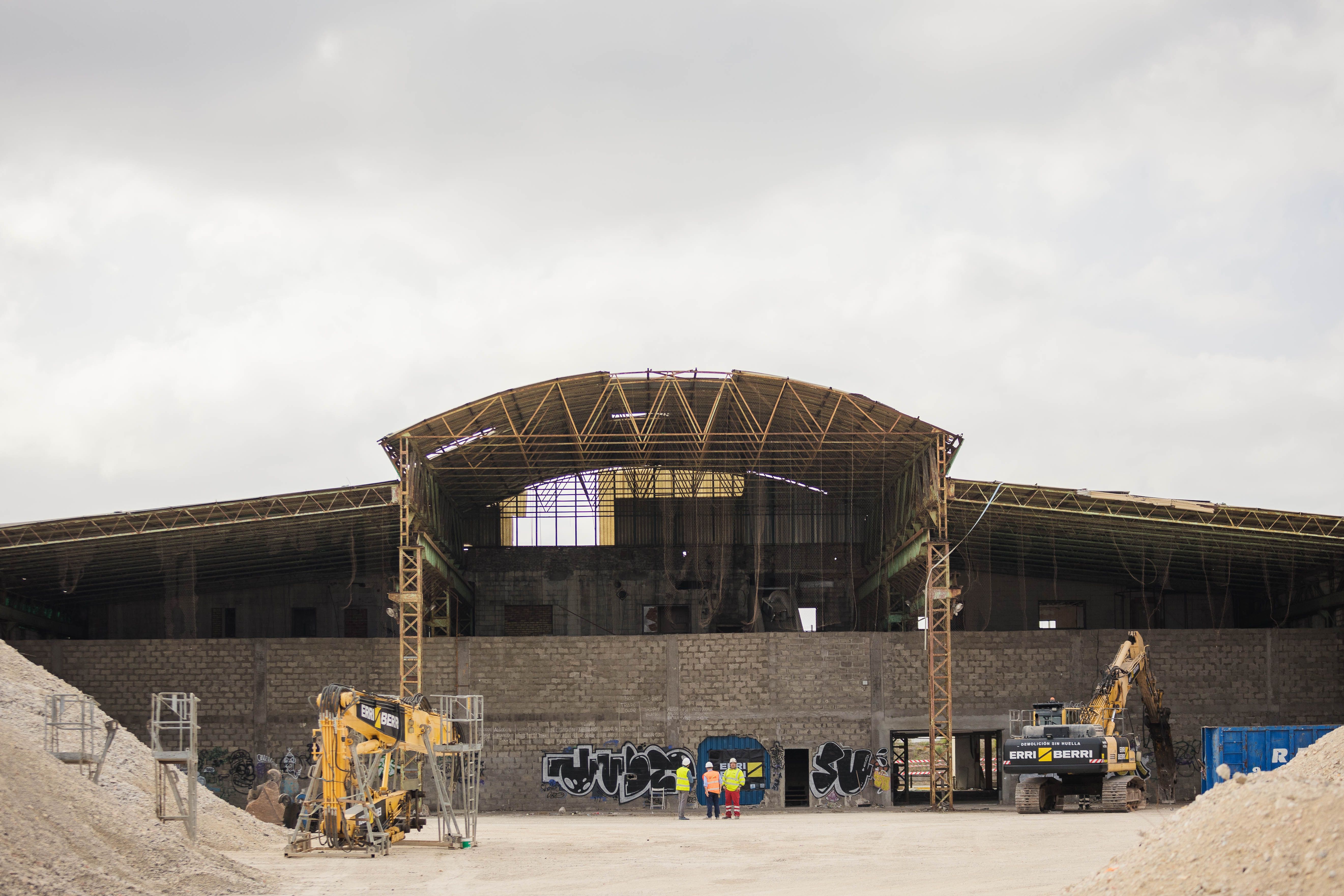 DERRIBO NAVE TALLERES PASTORIZA ZONA FRANCA 1