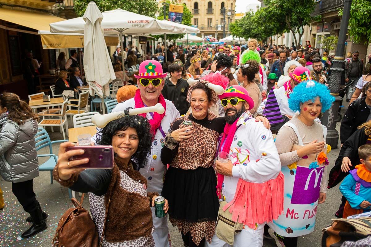 Un acto del pasacalles del carnaval de Jerez. FOTO: MANU GARCÍA