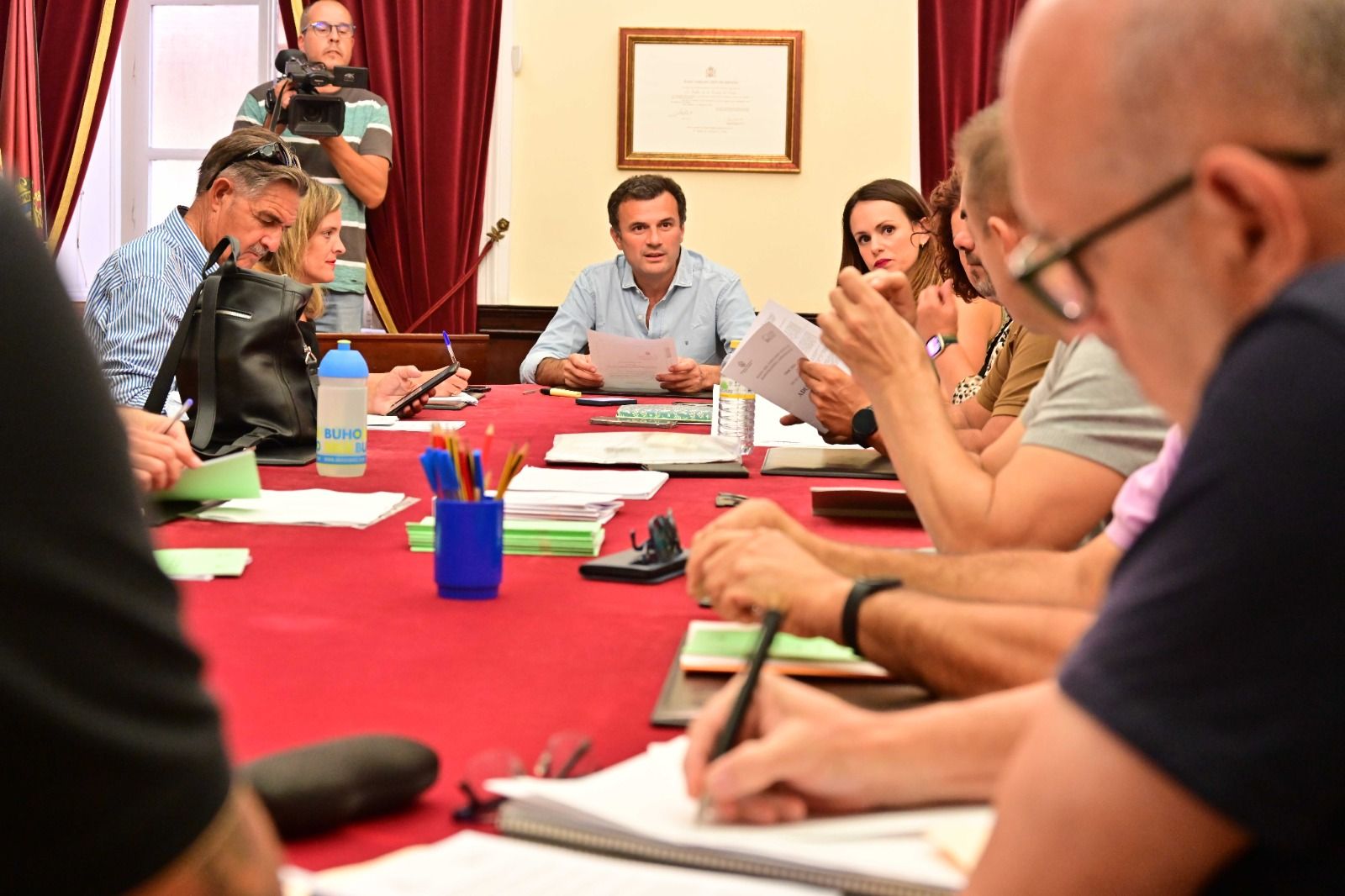 Una sesión sobre el carnaval de Cádiz con los autores y el Ayuntamiento.