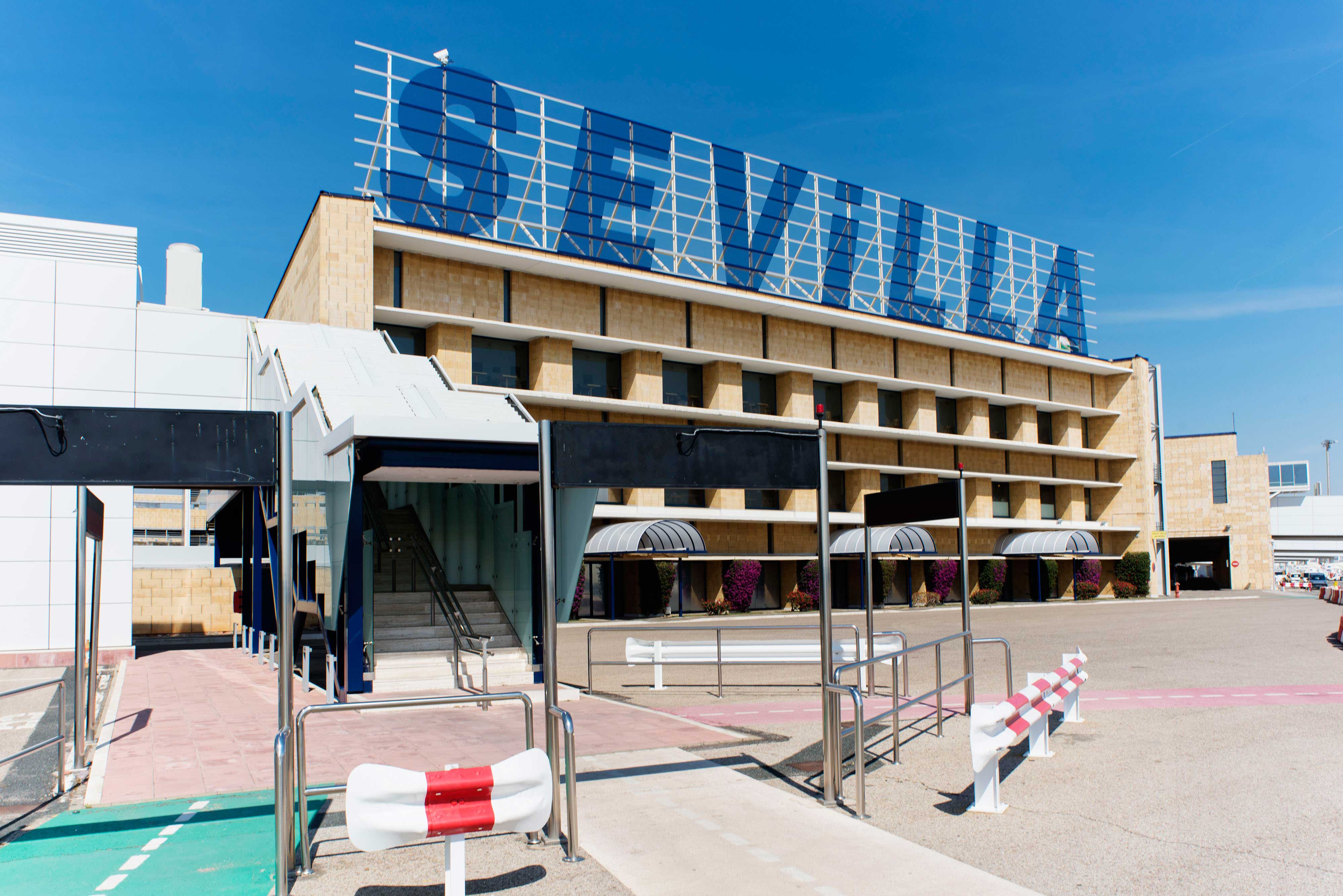 El aeropuerto de Sevilla, en una imagen de archivo. FOTO: AENA