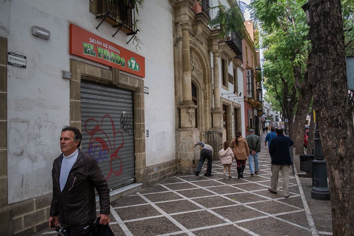 Una casa de apuestas en el centro de Jerez. FOTO: MANU GARCÍA