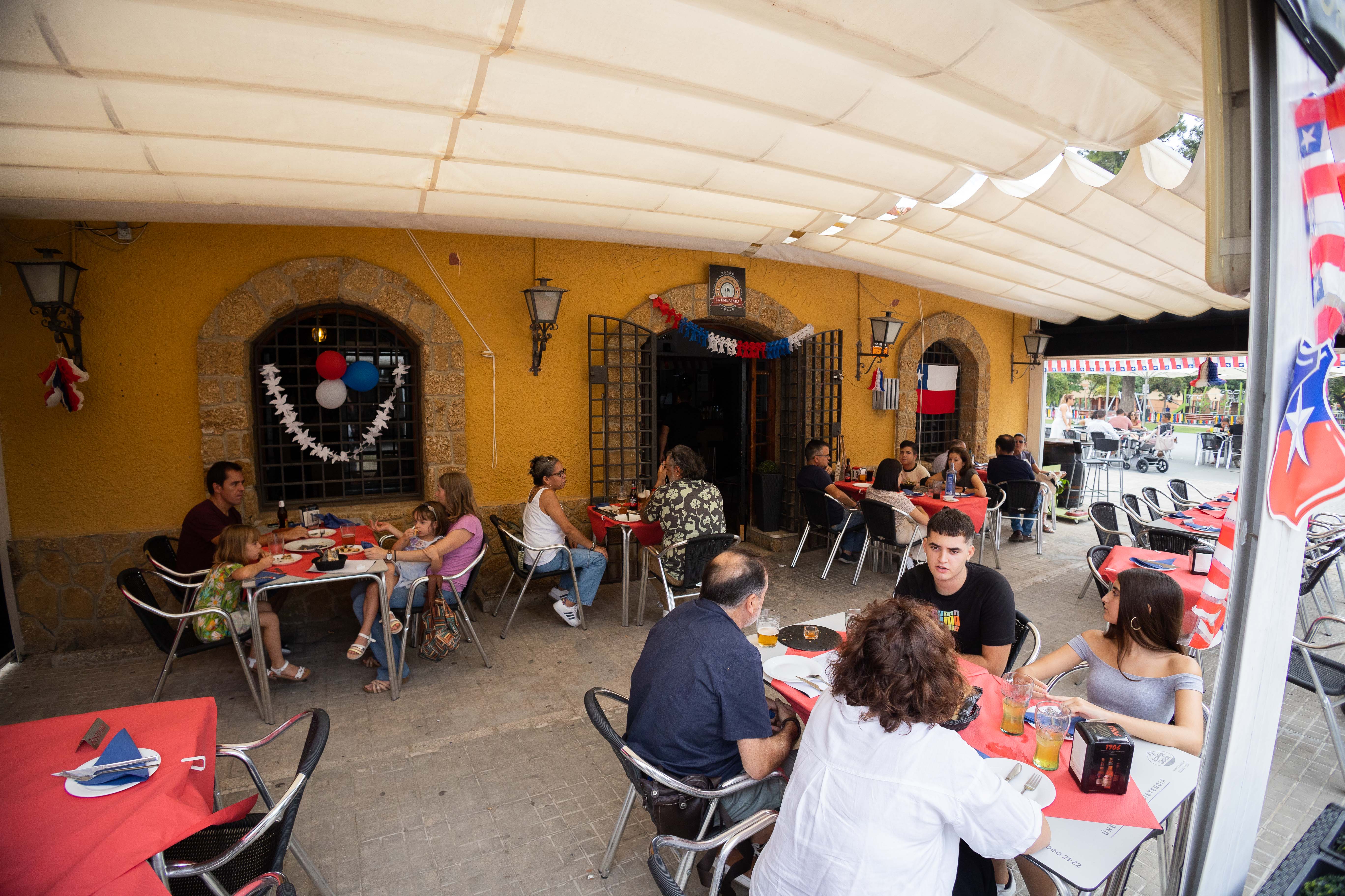 Ambiente de La Embajada durante las Fiestas Patrias.