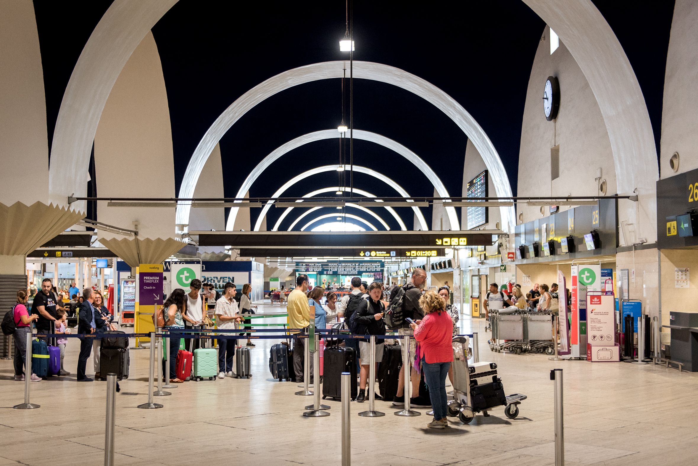 Pasajeros en el Aeropuerto de Sevilla.