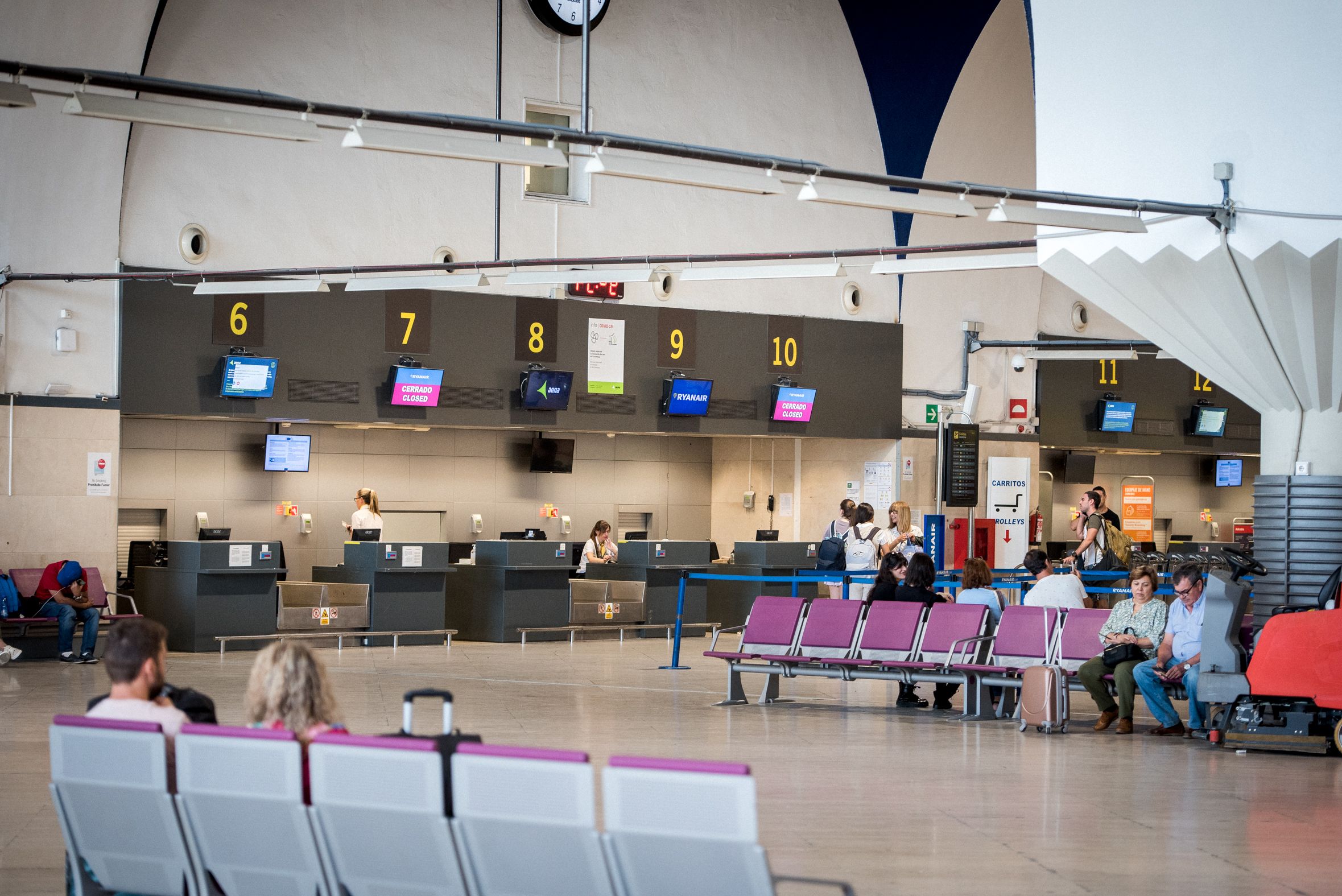 Interior del Aeropuerto de Sevilla en una imagen de archivo.