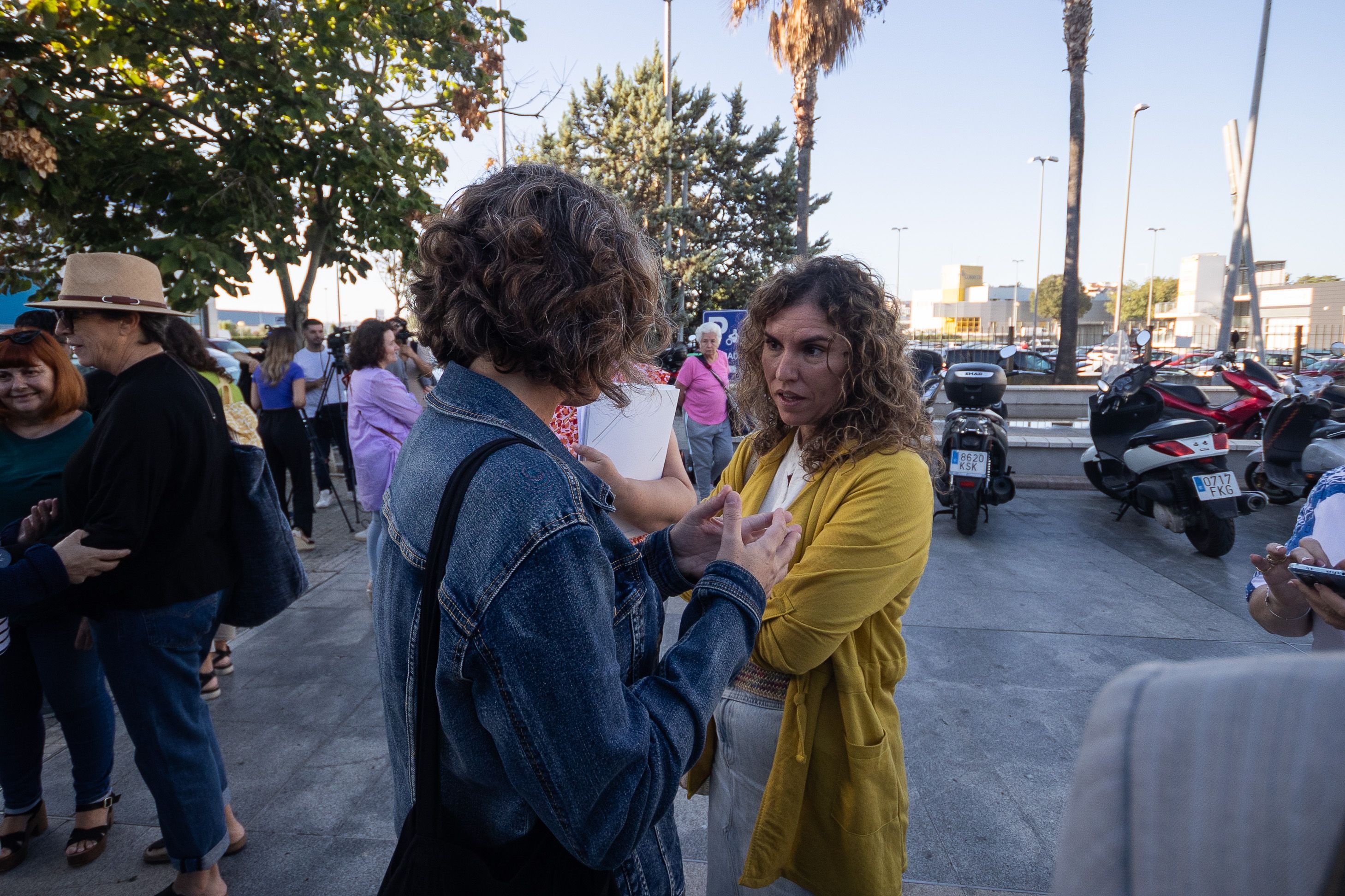 Kika González junto a Susana Sánchez, en la concentración.