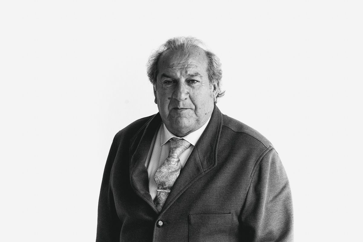 Mateo Soleá, posa tras conversar con lavozdelsur.es, es martes en la Casa del Vino. FOTO: MANU GARCÍA