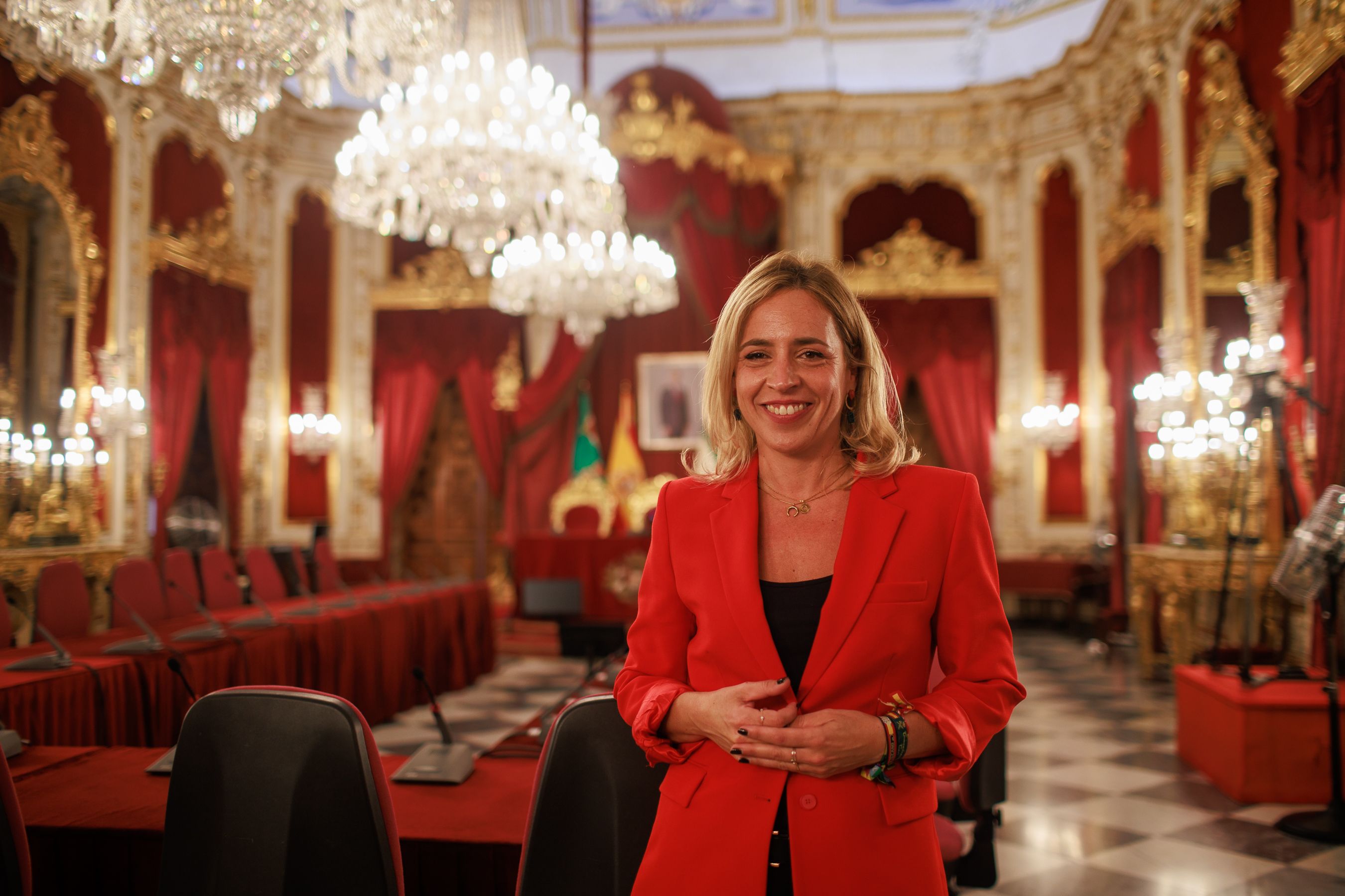 Almudena Martínez, presidenta de la Diputación de Cádiz, en el salón regio del Palacio Provincial, tras la entrevista con lavozdelsur.es.