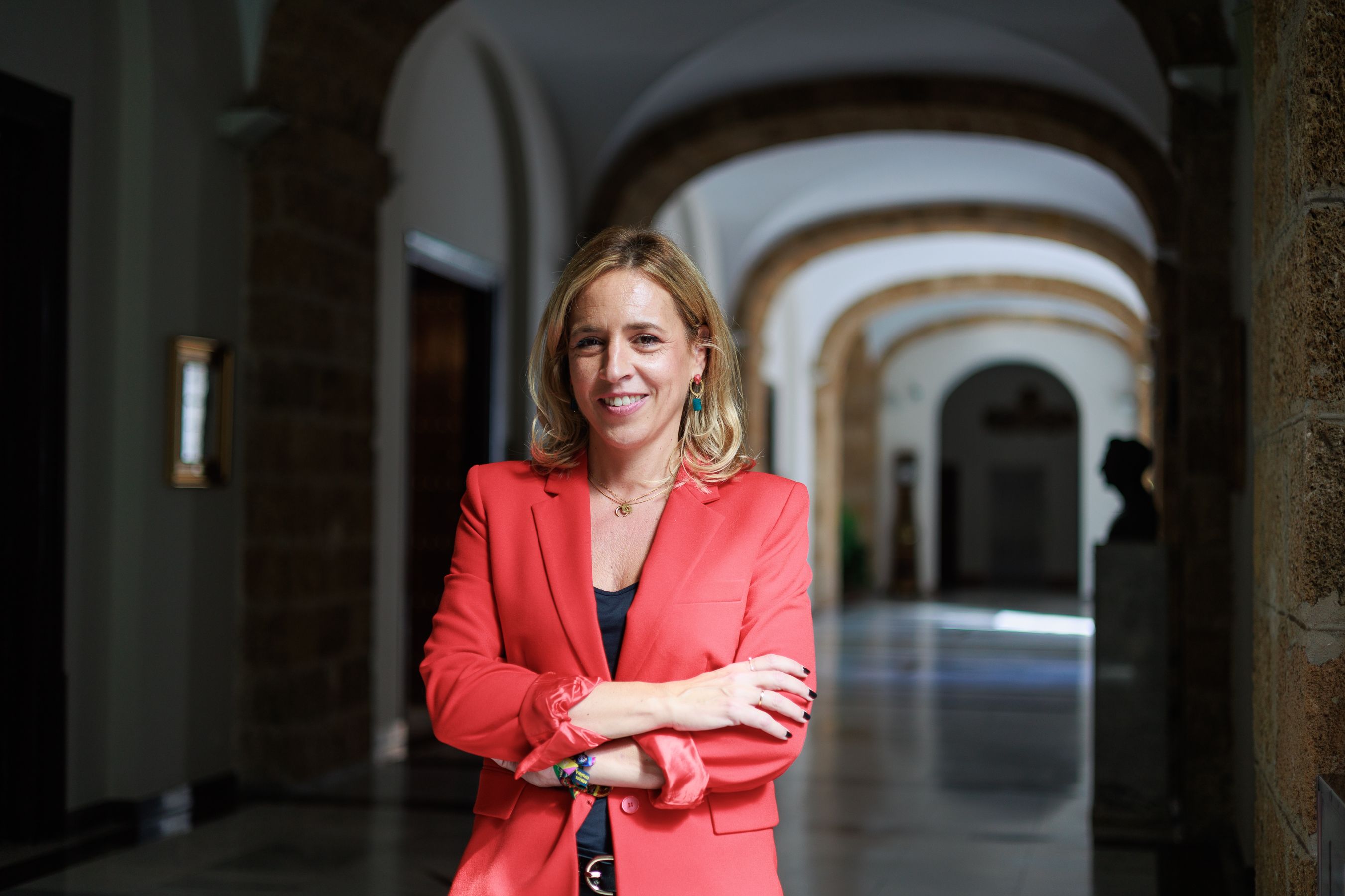 Almudena Martínez, presidenta de Diputación de Cádiz, en los pasillos del Palacio Provincial, tras una entrevista concedida a lavozdelsur.es esta semana.