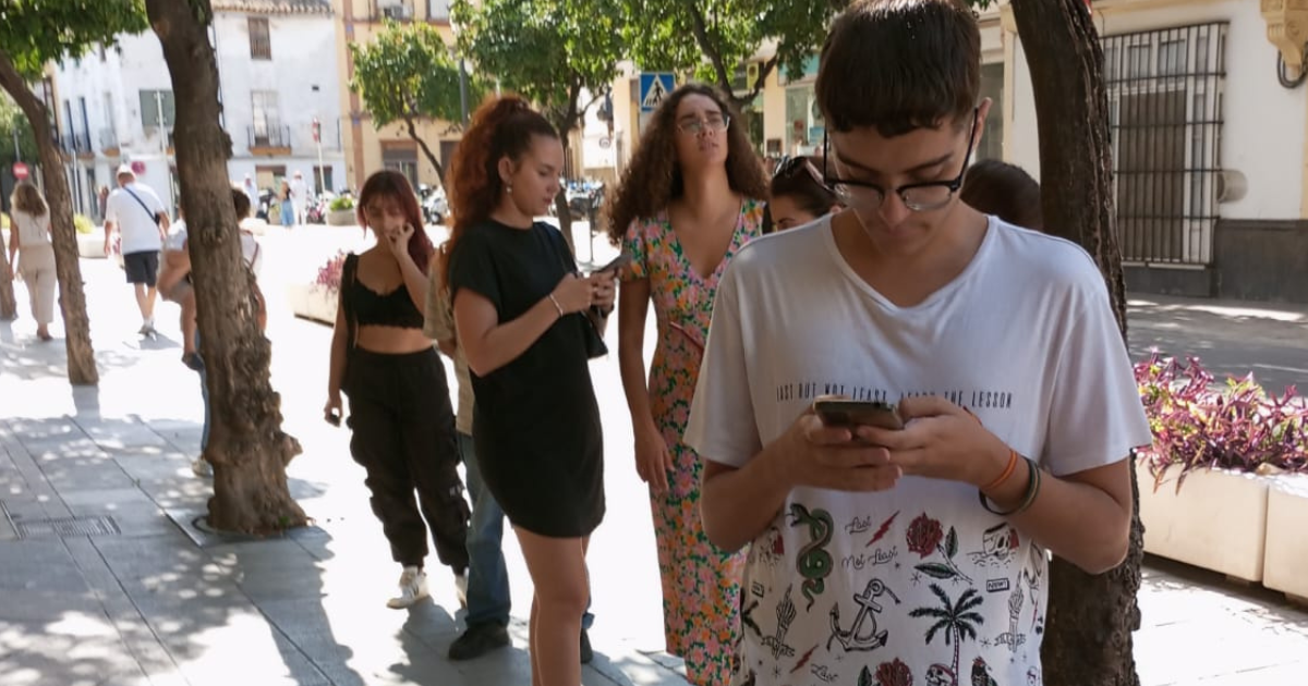 Colas a las puertas de la oficina en estos días.