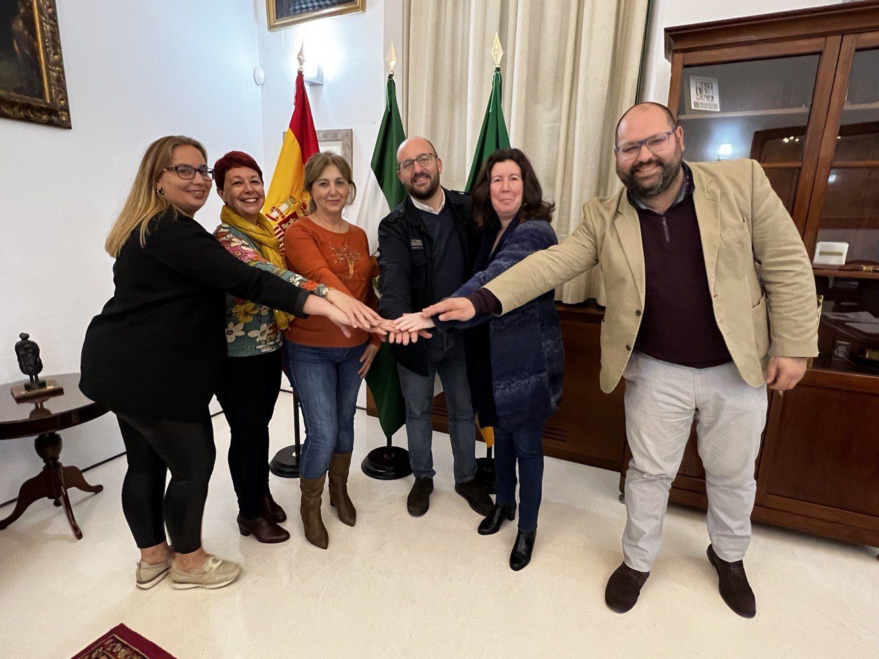 Firma del contrato de ayuda a domicilio en El Puerto.