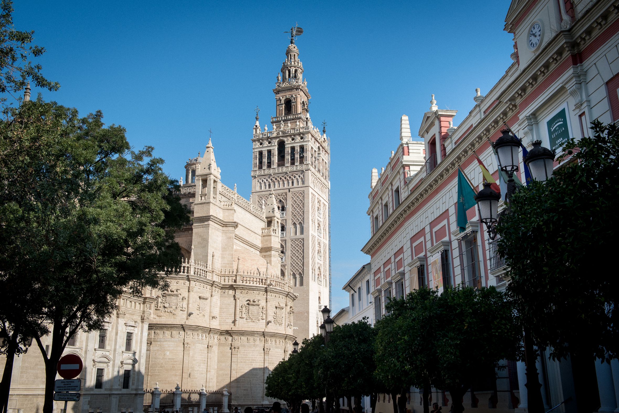 La Catedral y la Giralda, dos símbolos de Andalucía desde Sevilla.