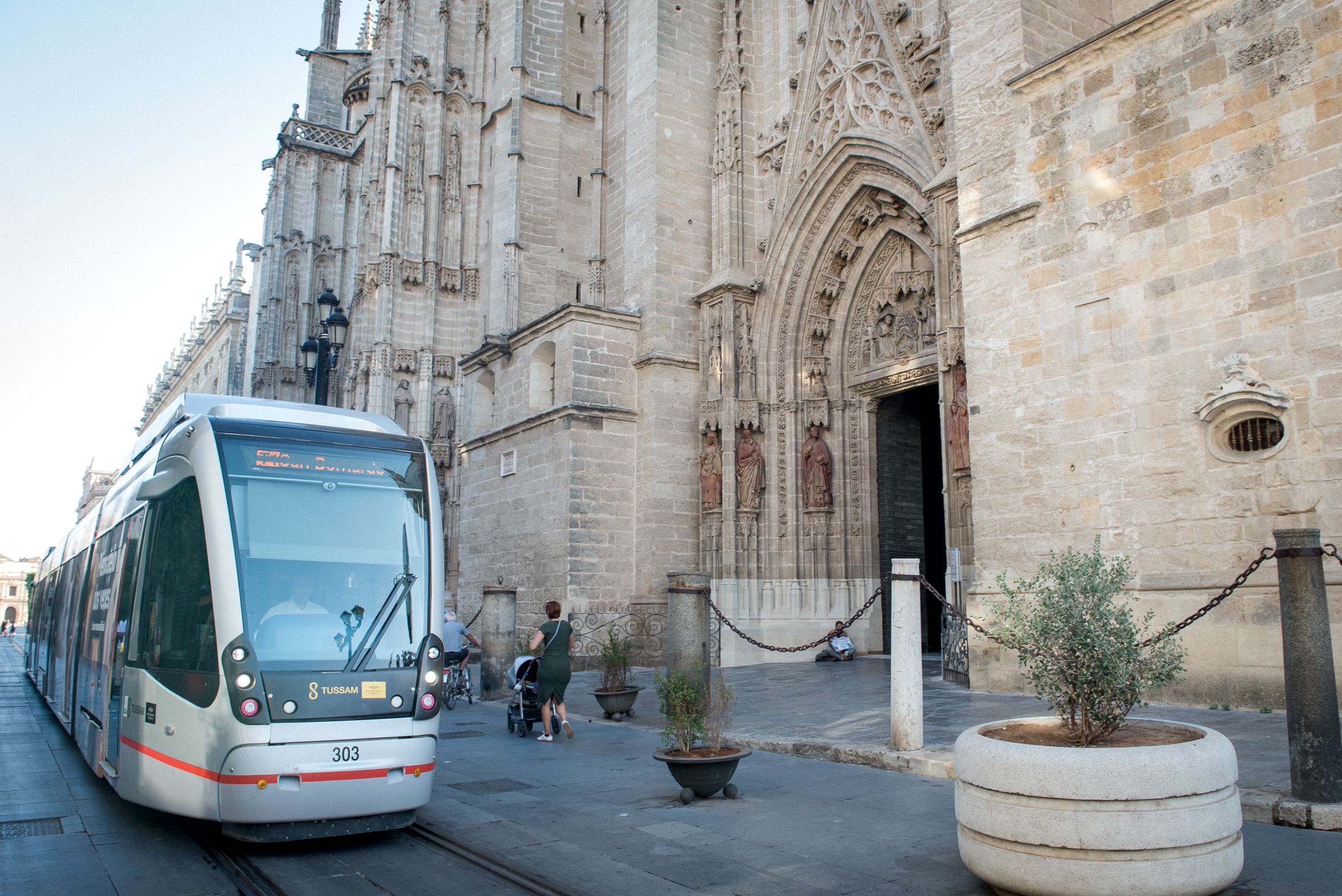 La Puerta del Bautismo de la Catedral de Sevilla, en una imagen reciente.