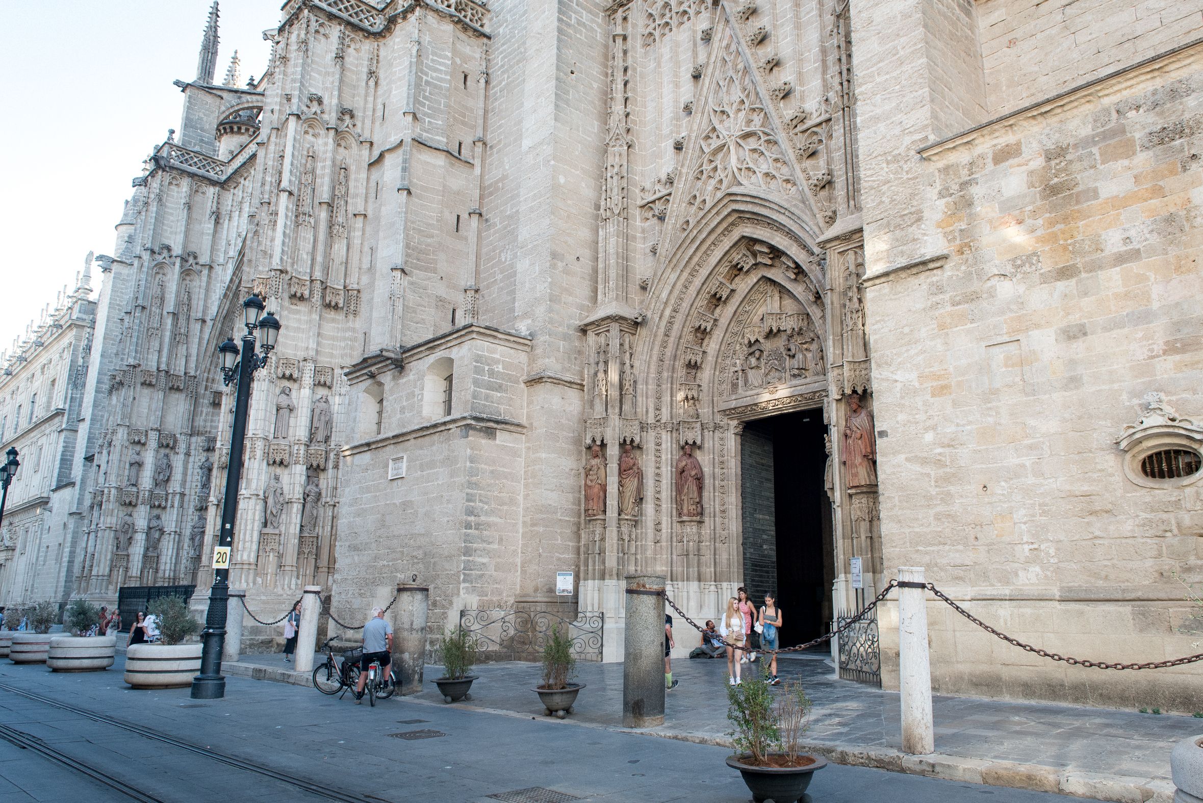 La puerta del Bautismo de la Catedral de Sevilla.