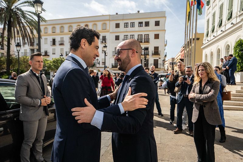 Moreno y Beardo, en una visita institucional del presidente de la Junta al Ayuntamiento de El Puerto. JUNTA