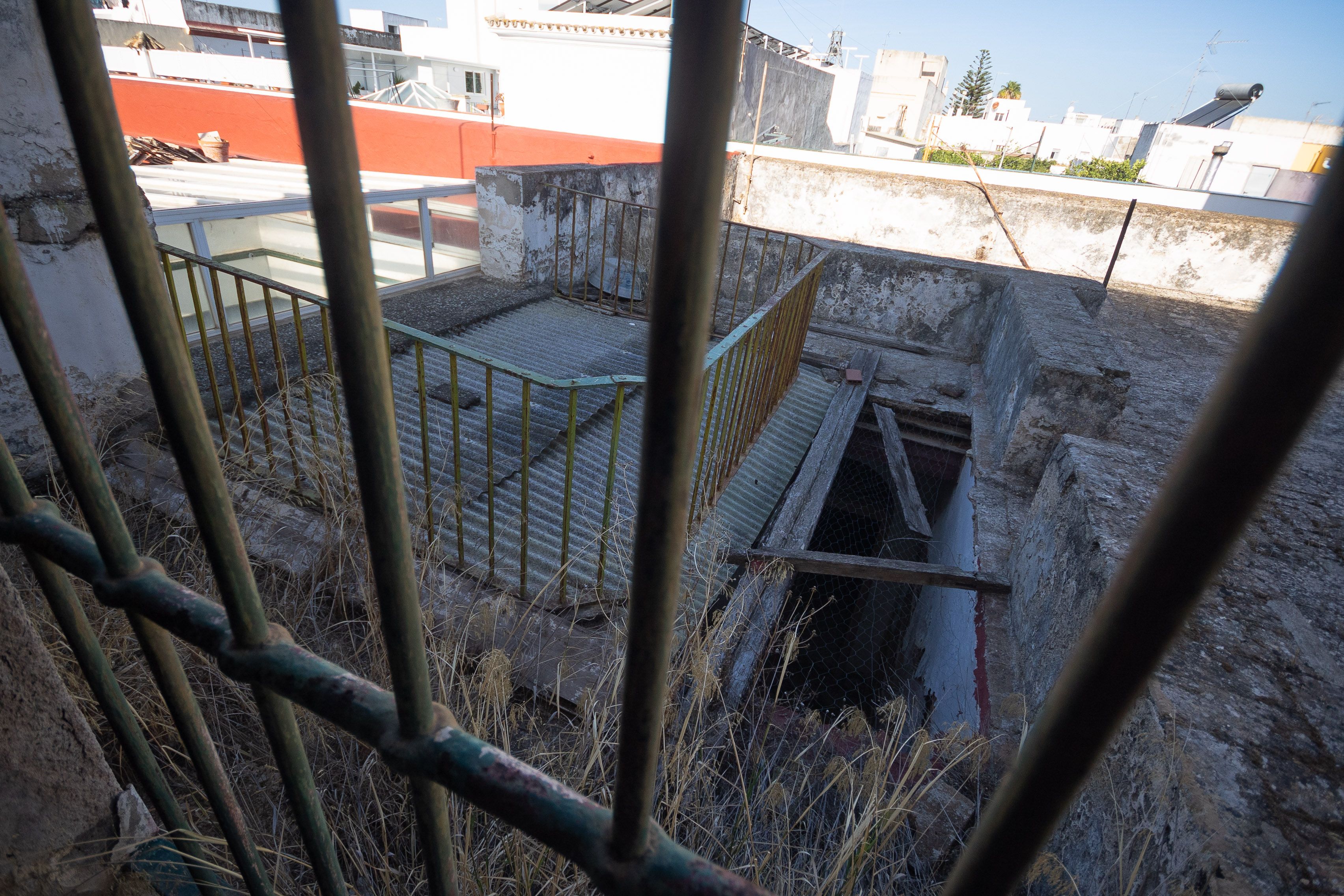 La granadina dedica horas a la rehabilitación para la que pide ayuda. 