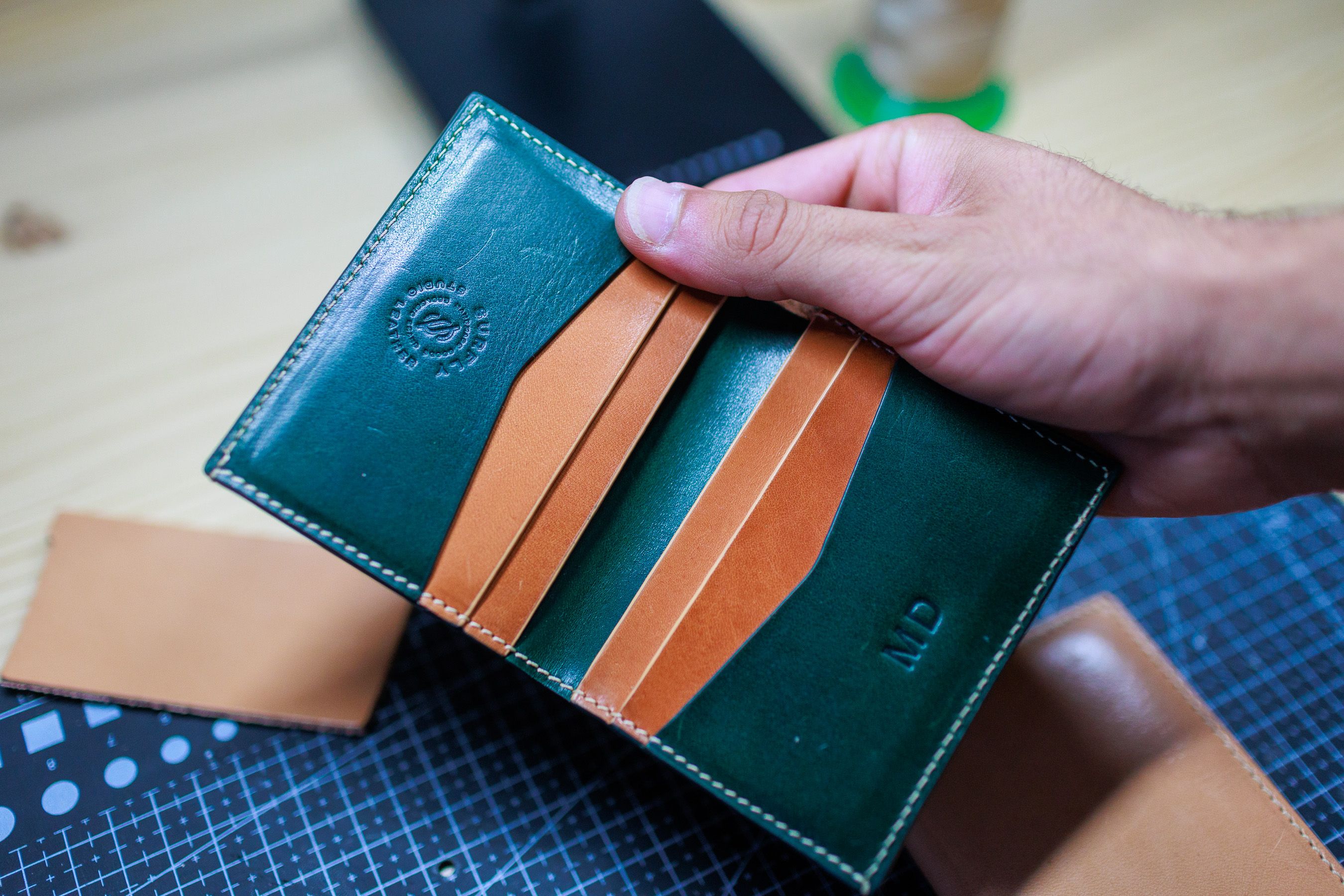 Detalle de un tarjetero.