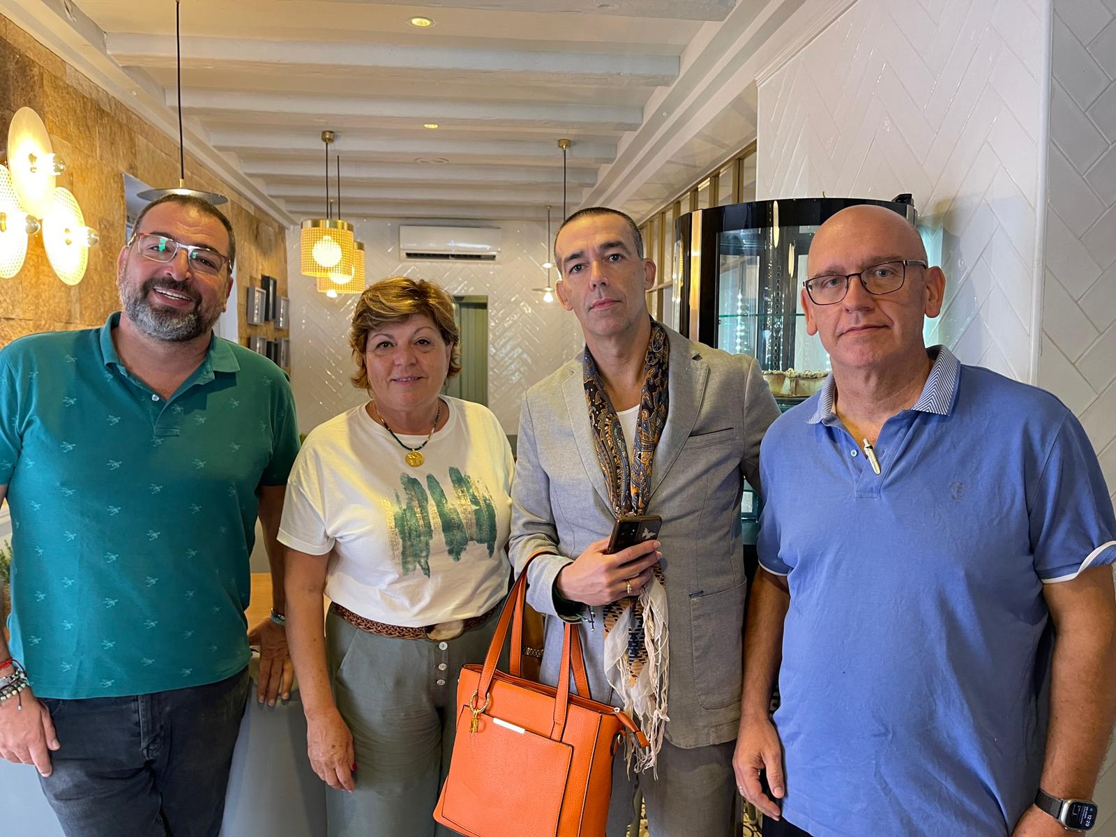 Los empresarios hosteleros y le delegado de Fiestas en la presentación de la Ruta.  