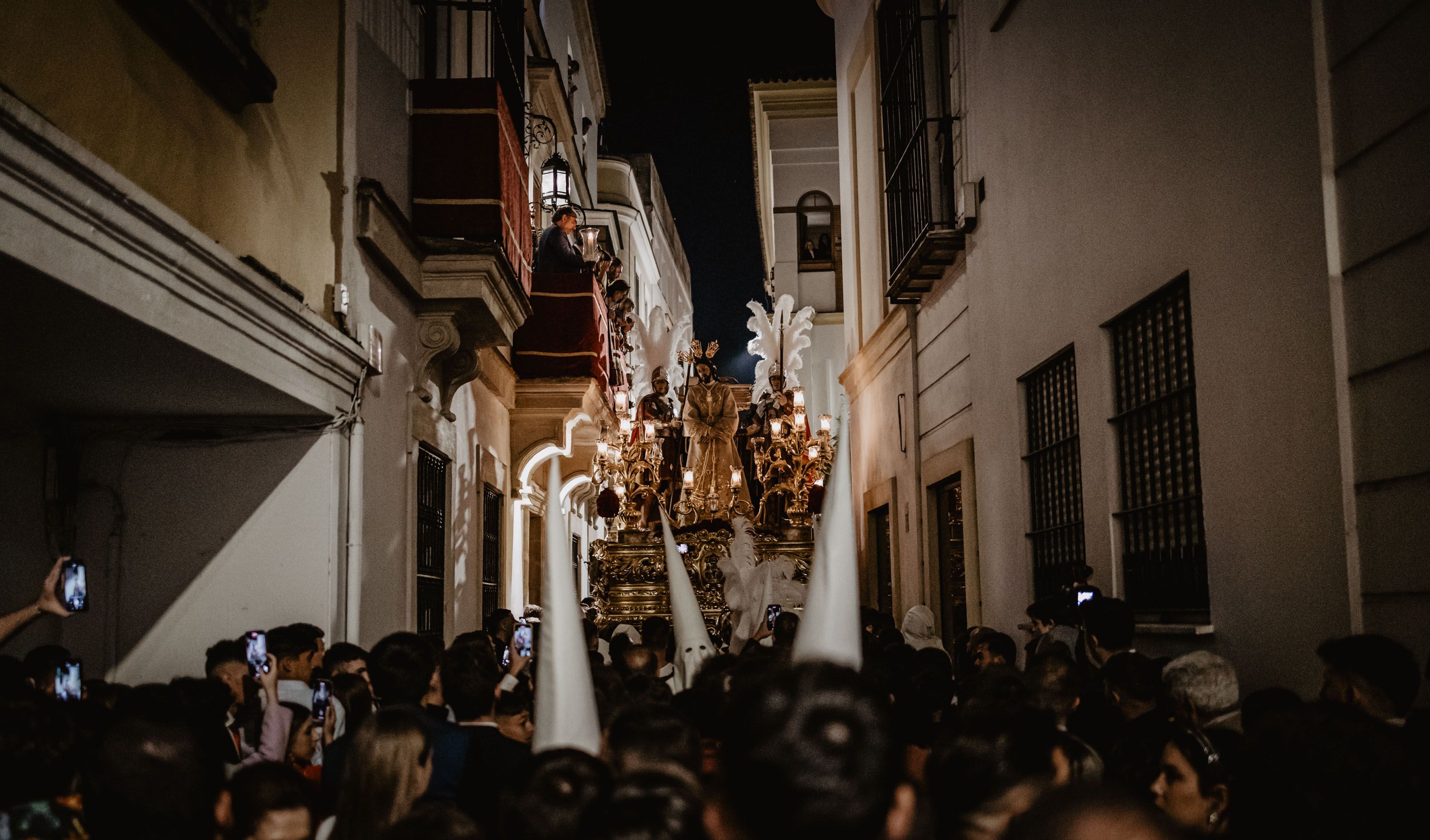 Jesús del Consúelo, en su paso, el pasado Domingo de Ramos por la Tornería.      ESTEBAN