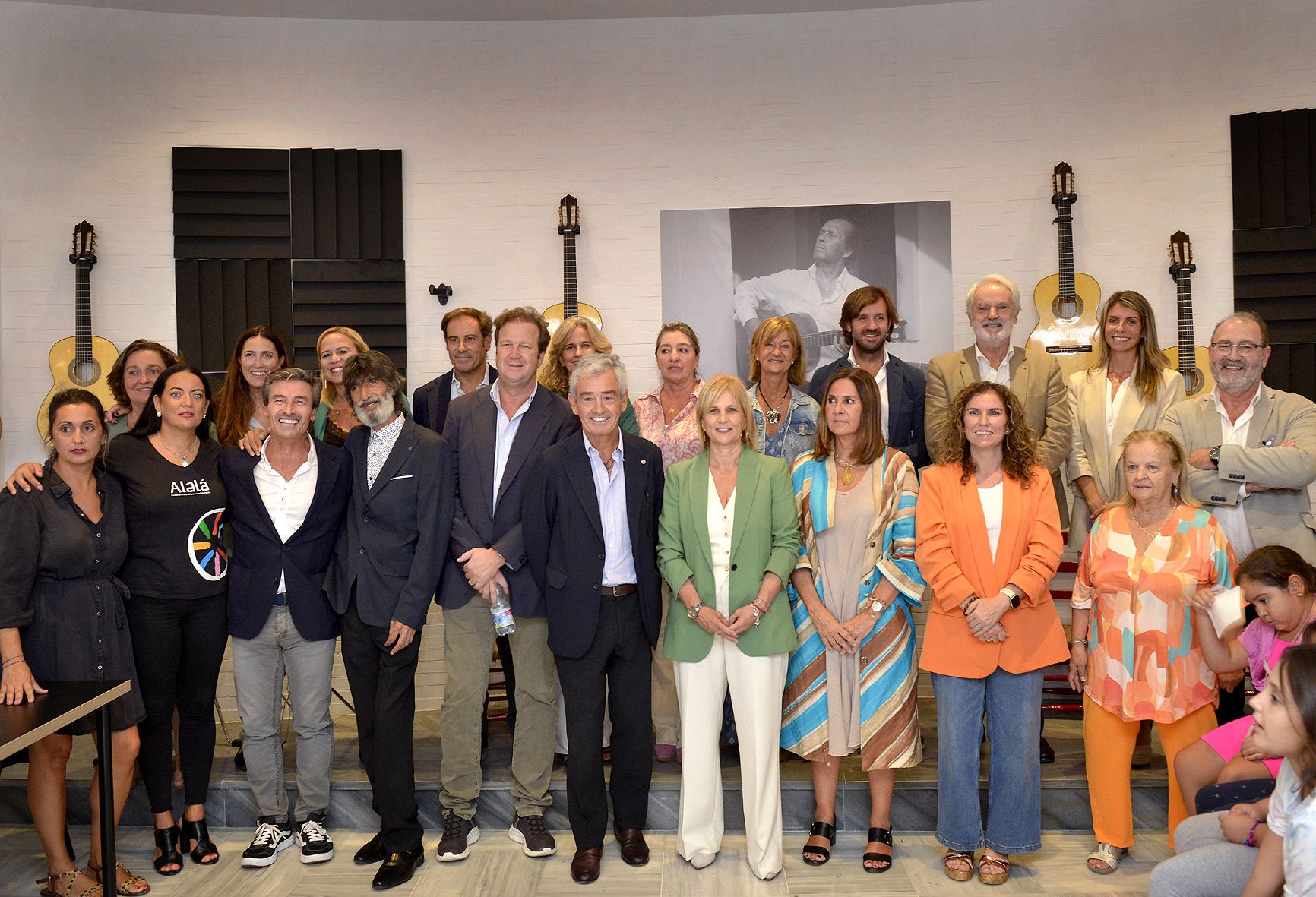 Responsables de Alalá, alcaldesa y delegados en el acto de apertura del curso.