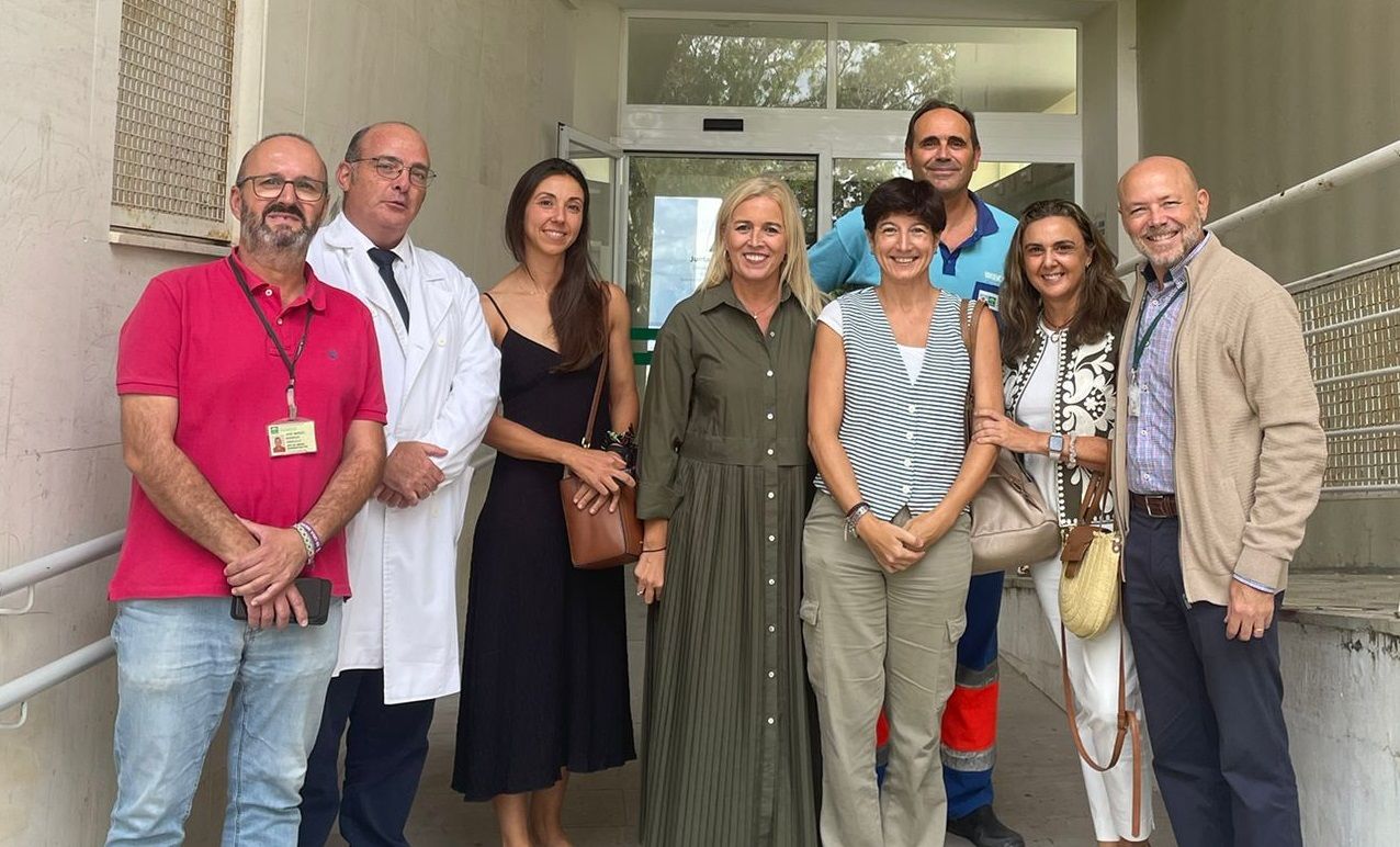 Visita al centro de salud del SAS en Medina Sidonia por parte de la delegada territorial.
