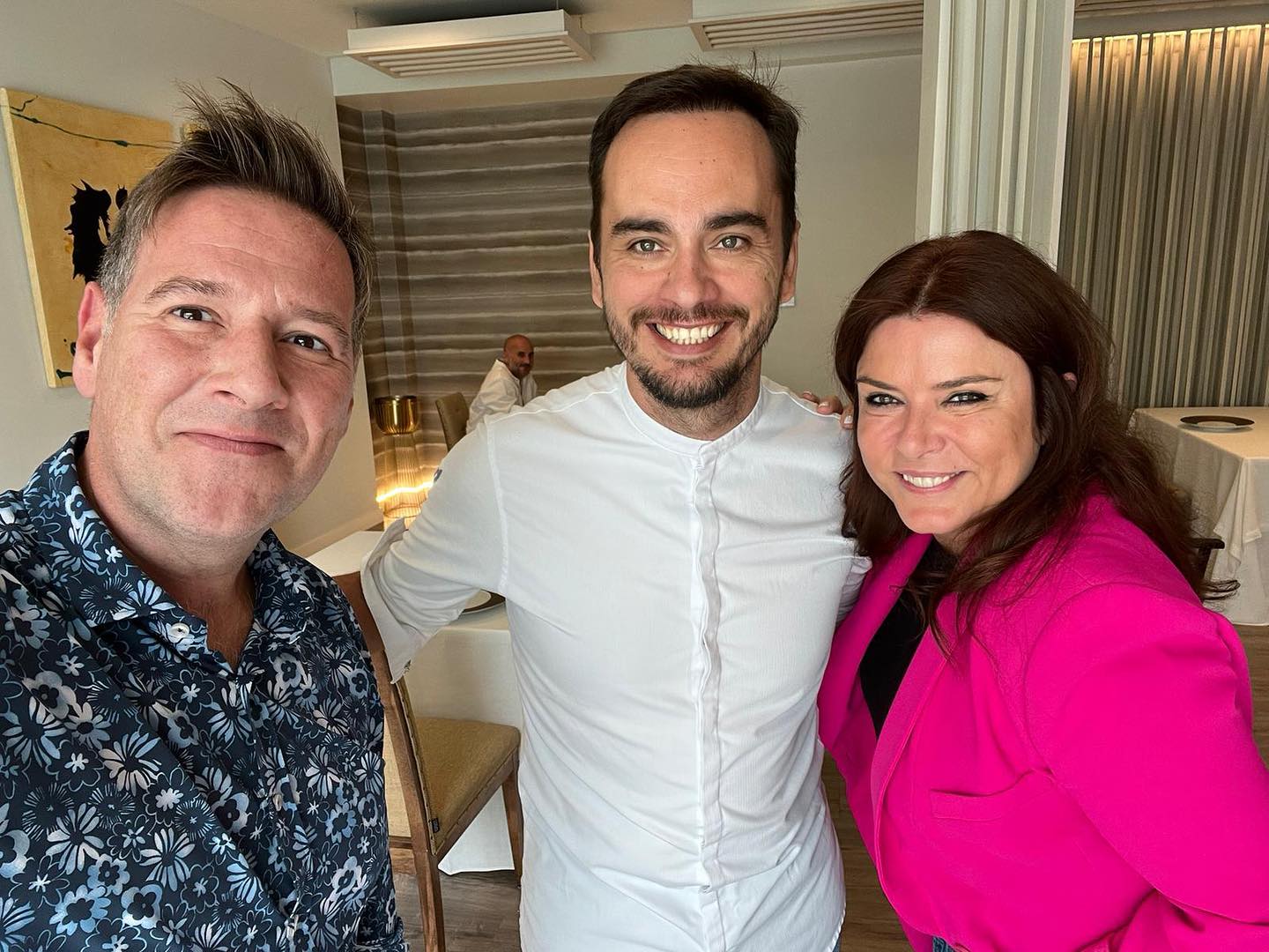El chef Israel Ramos, junto a Carlos Latre, que ha visitado Jerez este viernes.