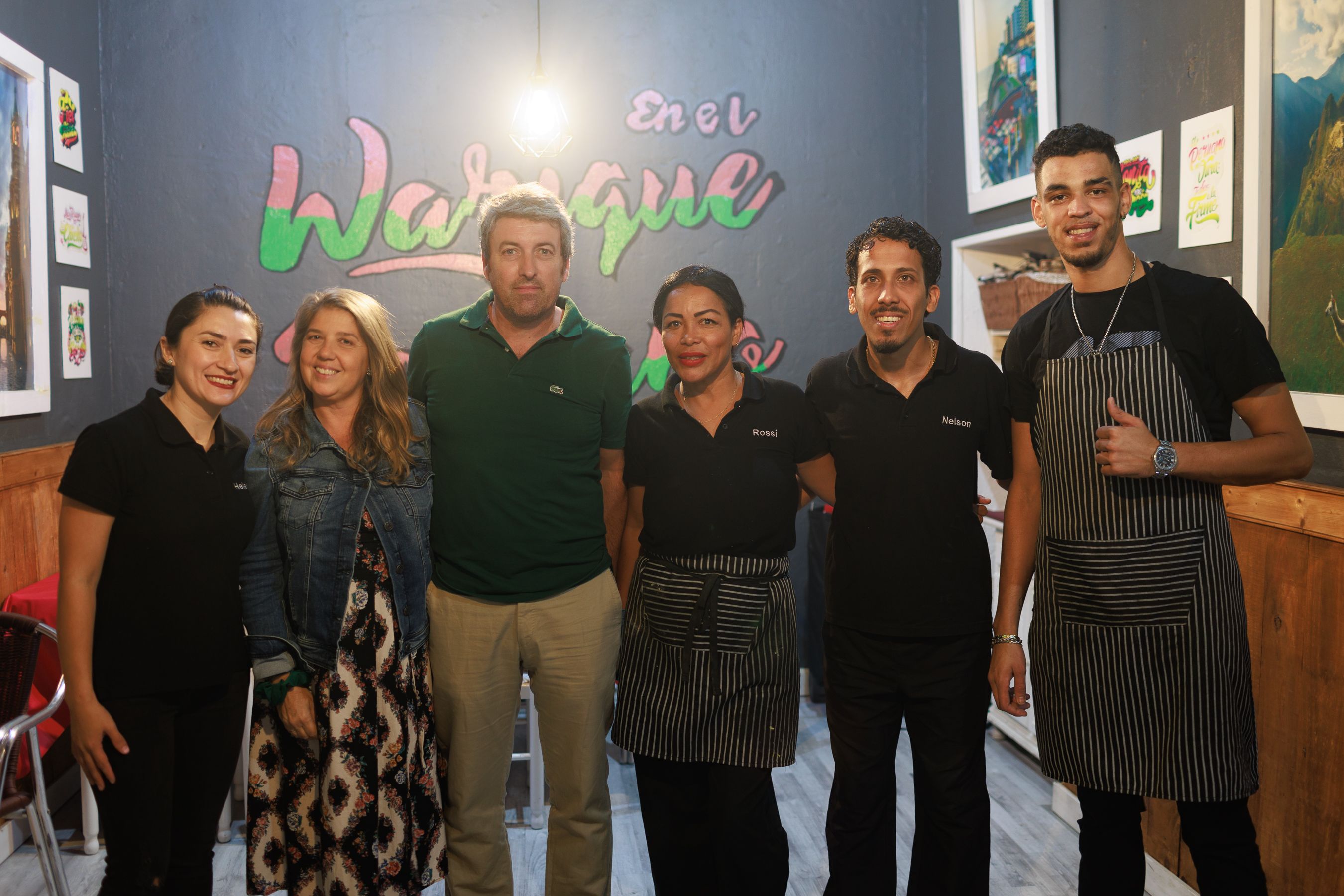 El equipo del restaurante al completo, con el nuevo socio José Antonio Fonsela, Rossy y los camareros del restaurante.