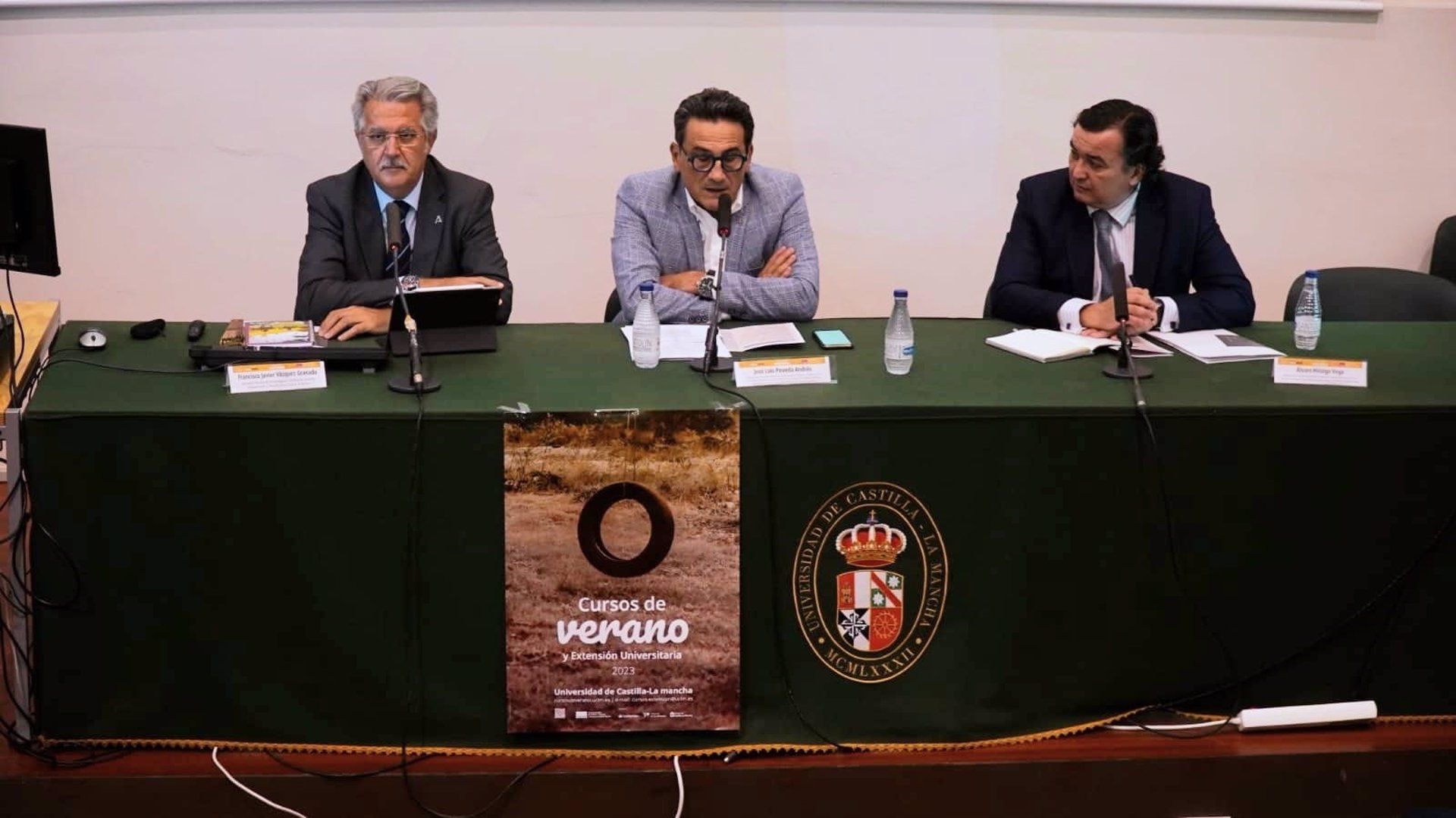 El secretario general de Humanización, Planificación, Atención Sociosanitaria y Consumo de la Junta, Javier Vázquez, en el curso de verano 'Nuevas estrategias y tendencias en el manejo de enfermedades raras' de la Universidad de Castilla-La Mancha