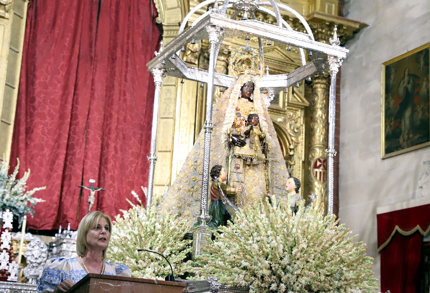 Pelayo, alcaldesa de Jerez, renovando los votos a La Merced.