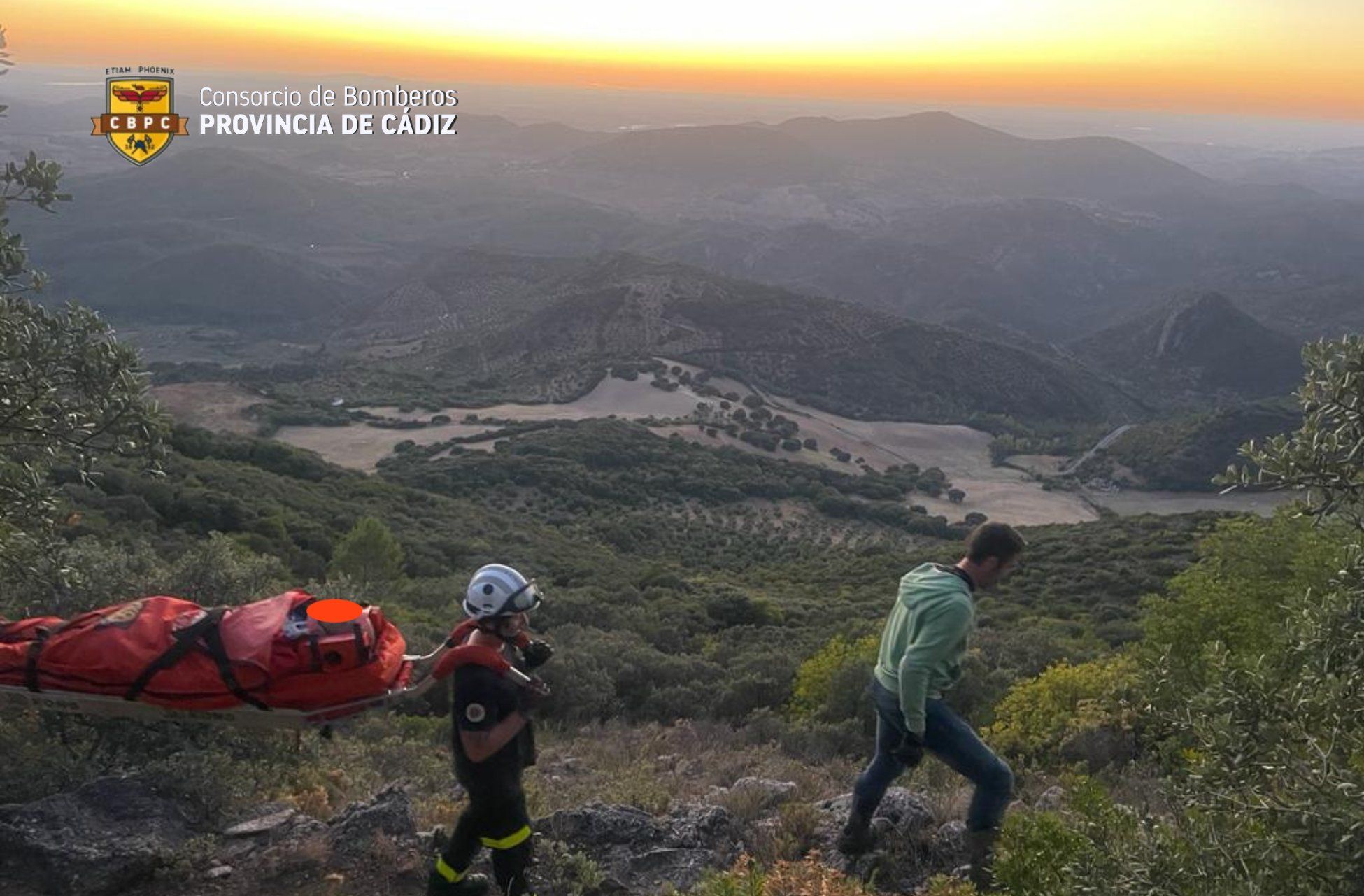 El rescate del parapentista en la Sierra de Cádiz.