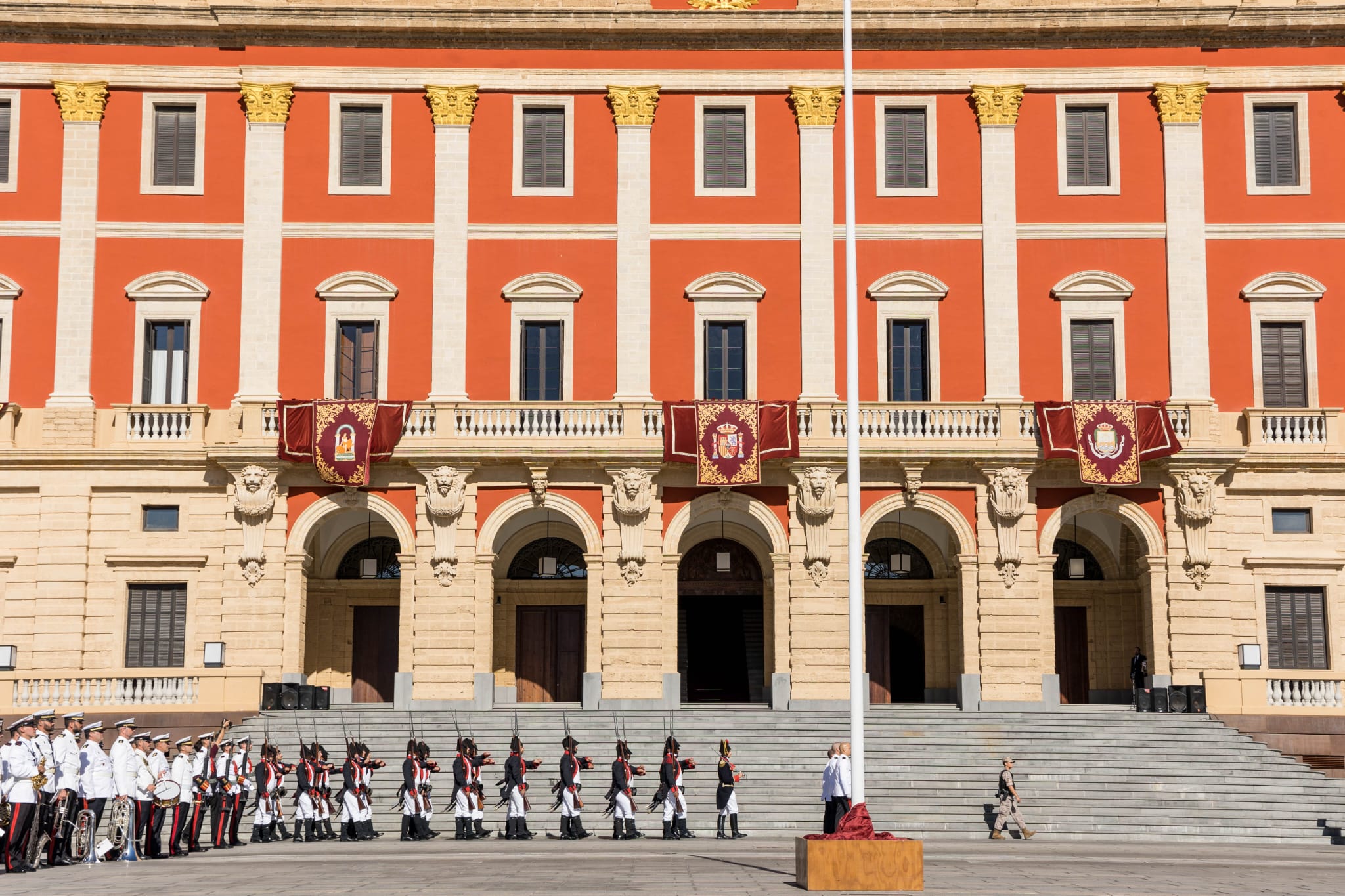 Desfile en San Fernando por el Día de las Cortes.