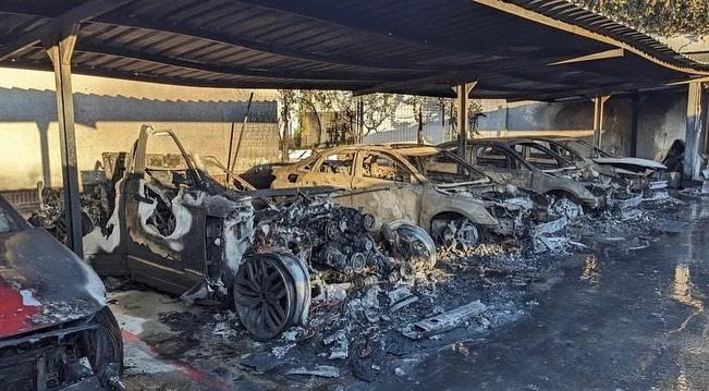 Así quedaron 14 coches de lujo en Marbella tras un incendio en una empresa de alquiler. SOCIAL DRIVE
