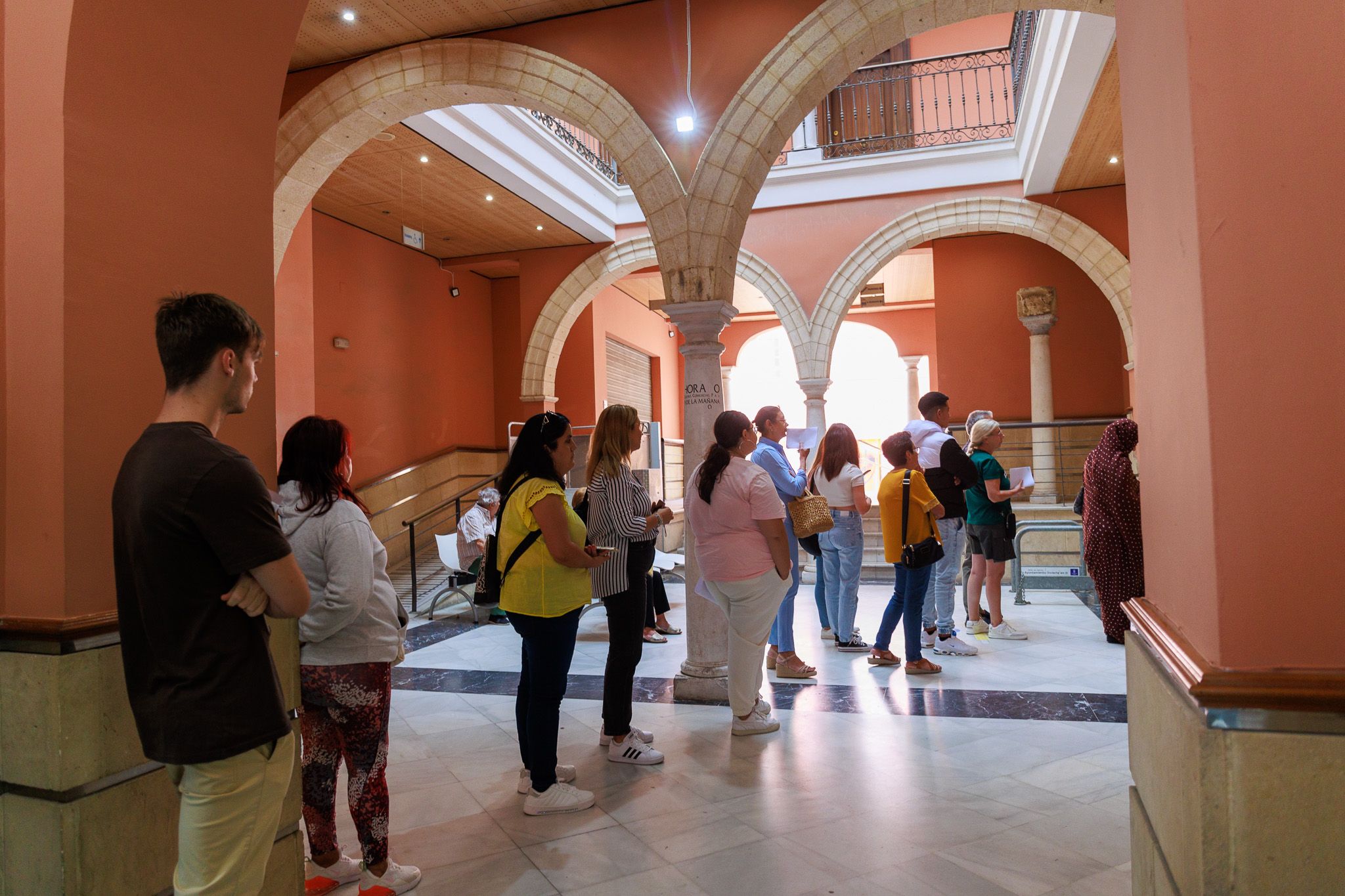 Las colas de los últimos días en la oficinas de atención al usuario de los autobuses urbanos. Las colas de los últimos días en la oficinas de atención al usuario de los autobuses urbanos.