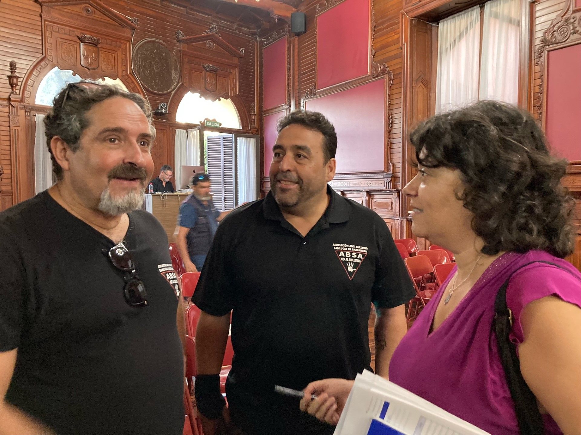 Carmen Álvarez, con miembros de la asociación ABSA.