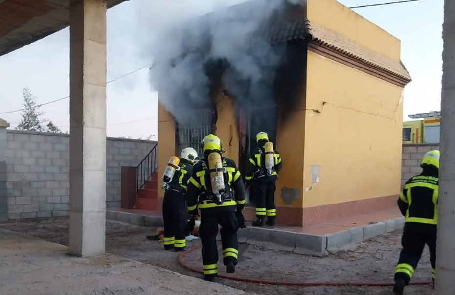 Incendio en una vivienda en El Puerto. BOMBEROS