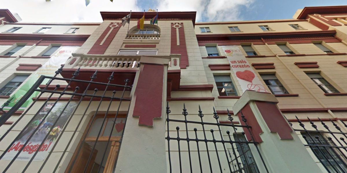 El centro educativo donde trabajaba el docente.