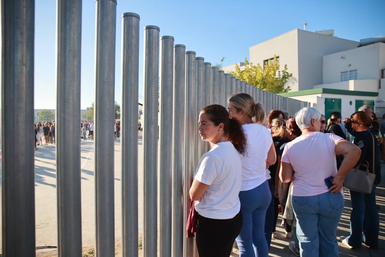 Un momento en los alrededores del instituto de Jerez donde un menor ha apuñalado a varias personas.