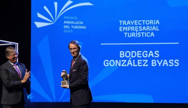 Mauricio González-Gordon, recogiendo el premio a González Byass.