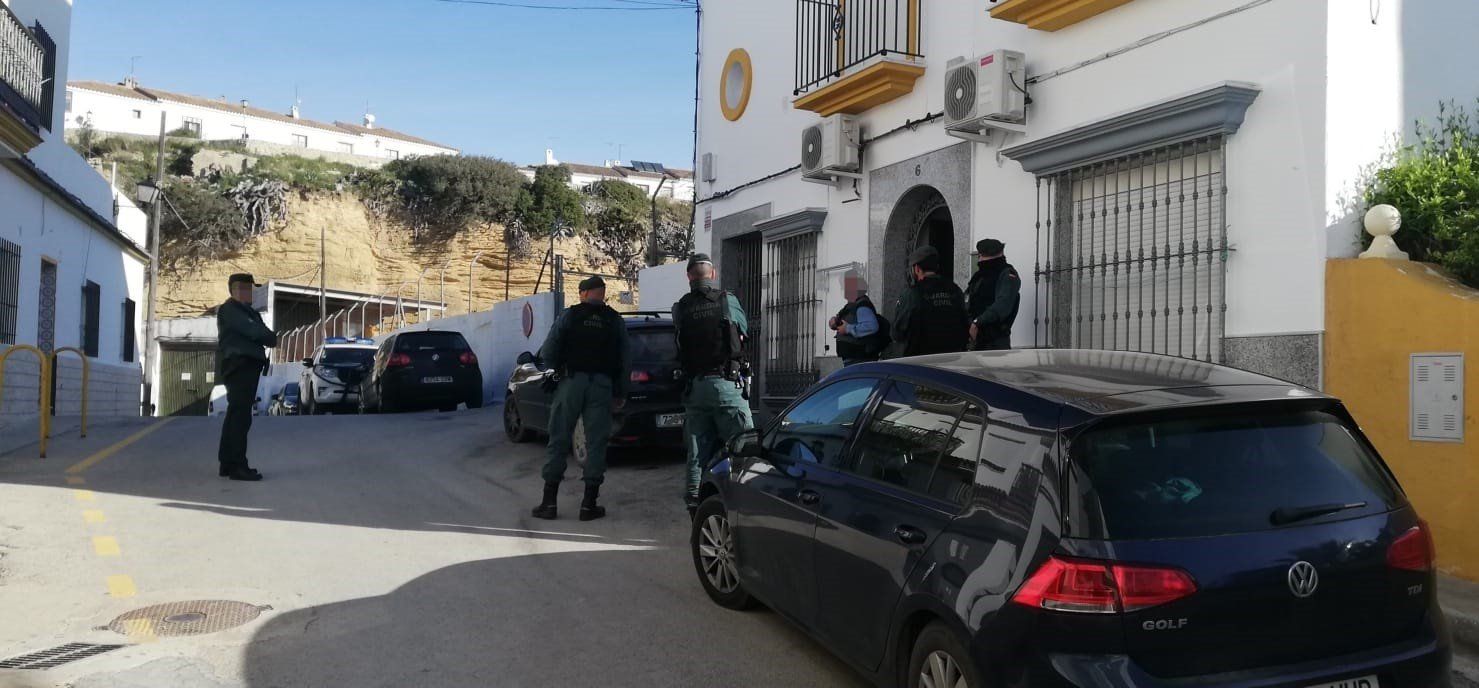 Una intervención de la Guardia Civil en Conil. Una intervención de la Guardia Civil en Conil.